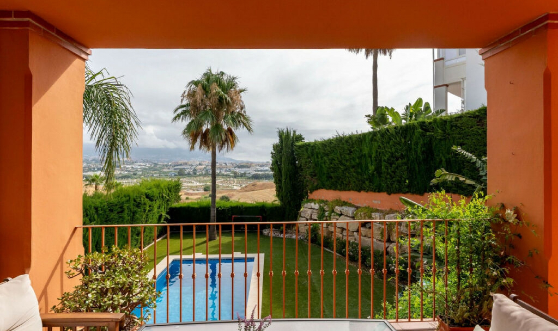 Resale - House -
Cerros del Aguila