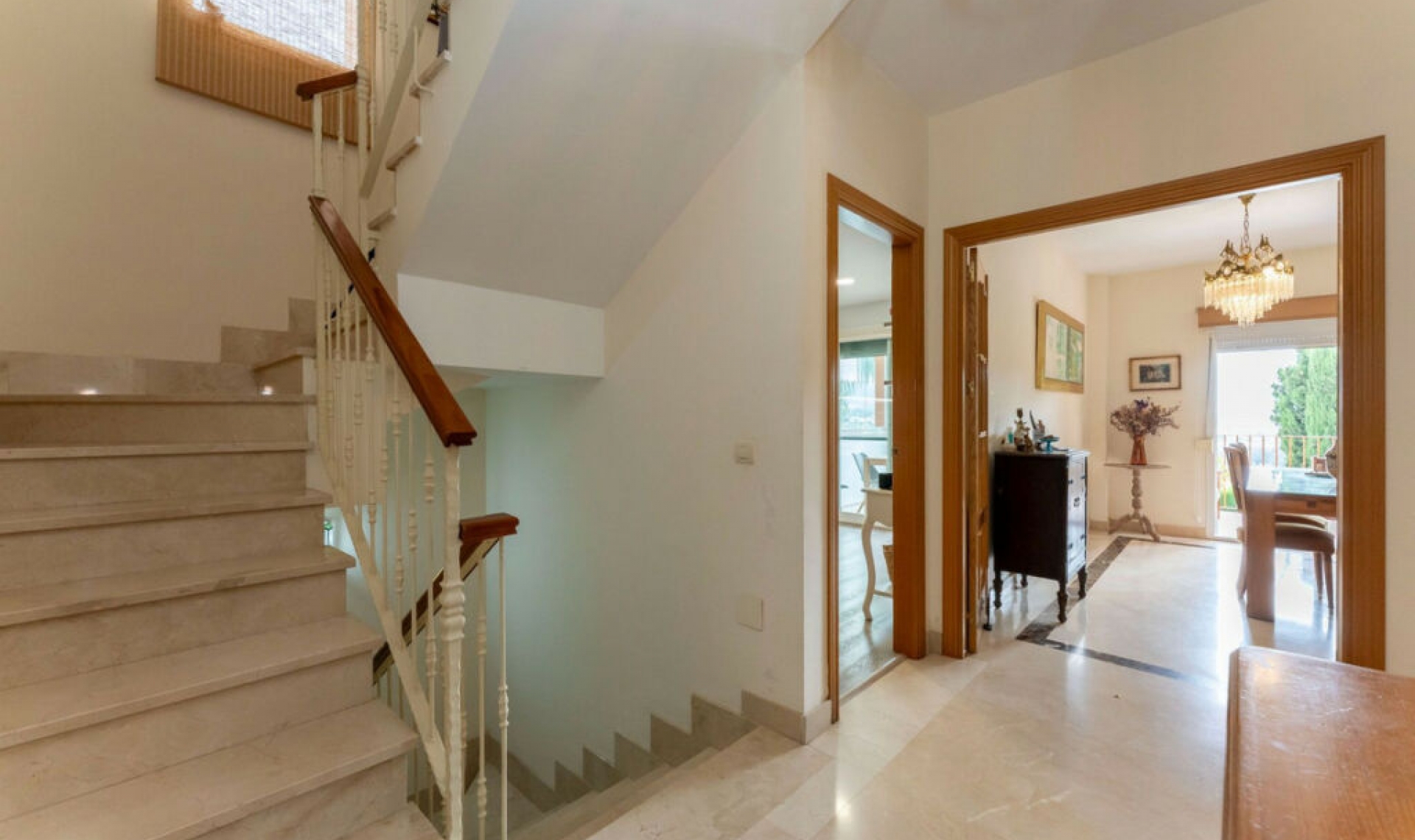 Resale - House -
Cerros del Aguila