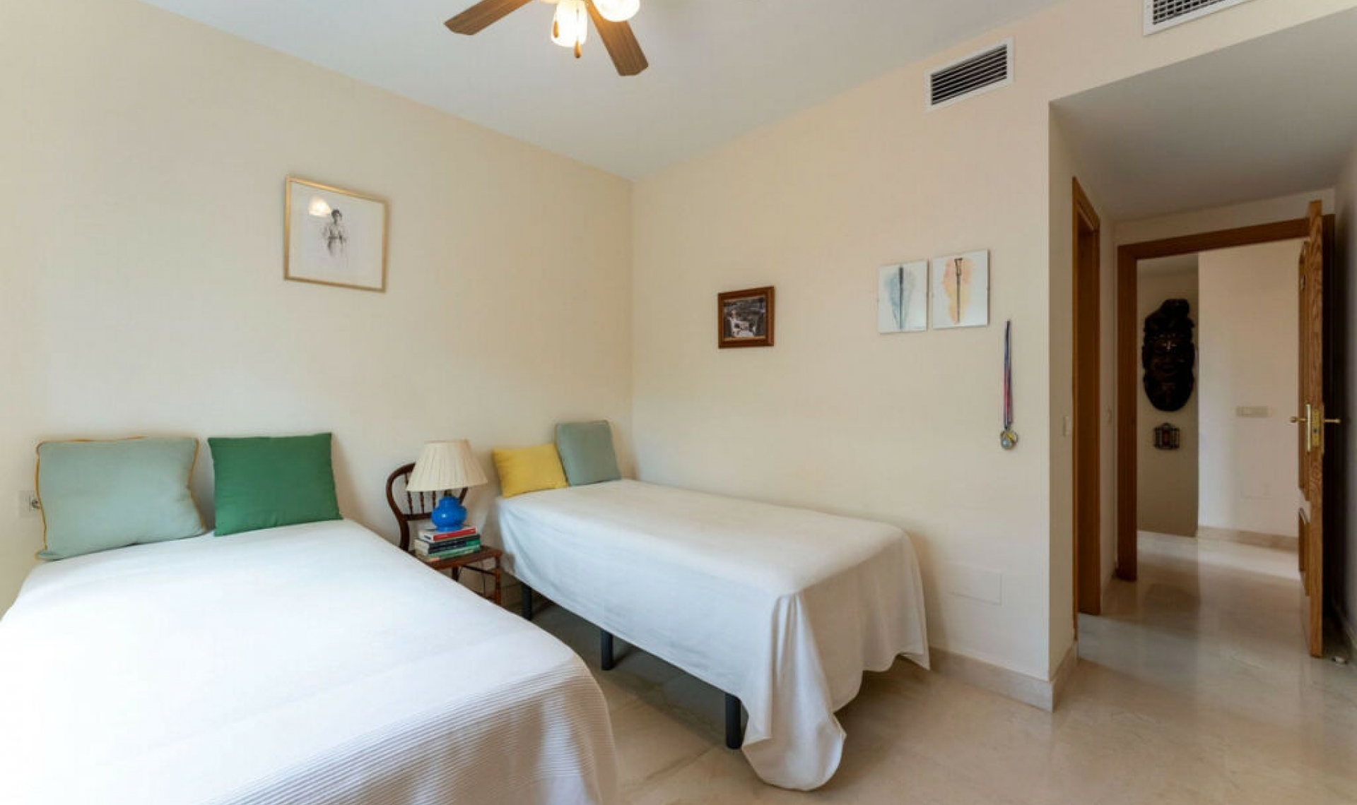 Resale - House -
Cerros del Aguila