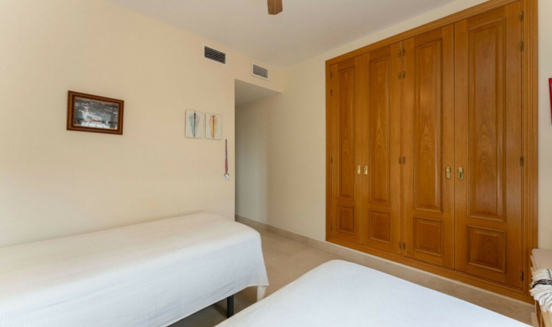 Resale - House -
Cerros del Aguila