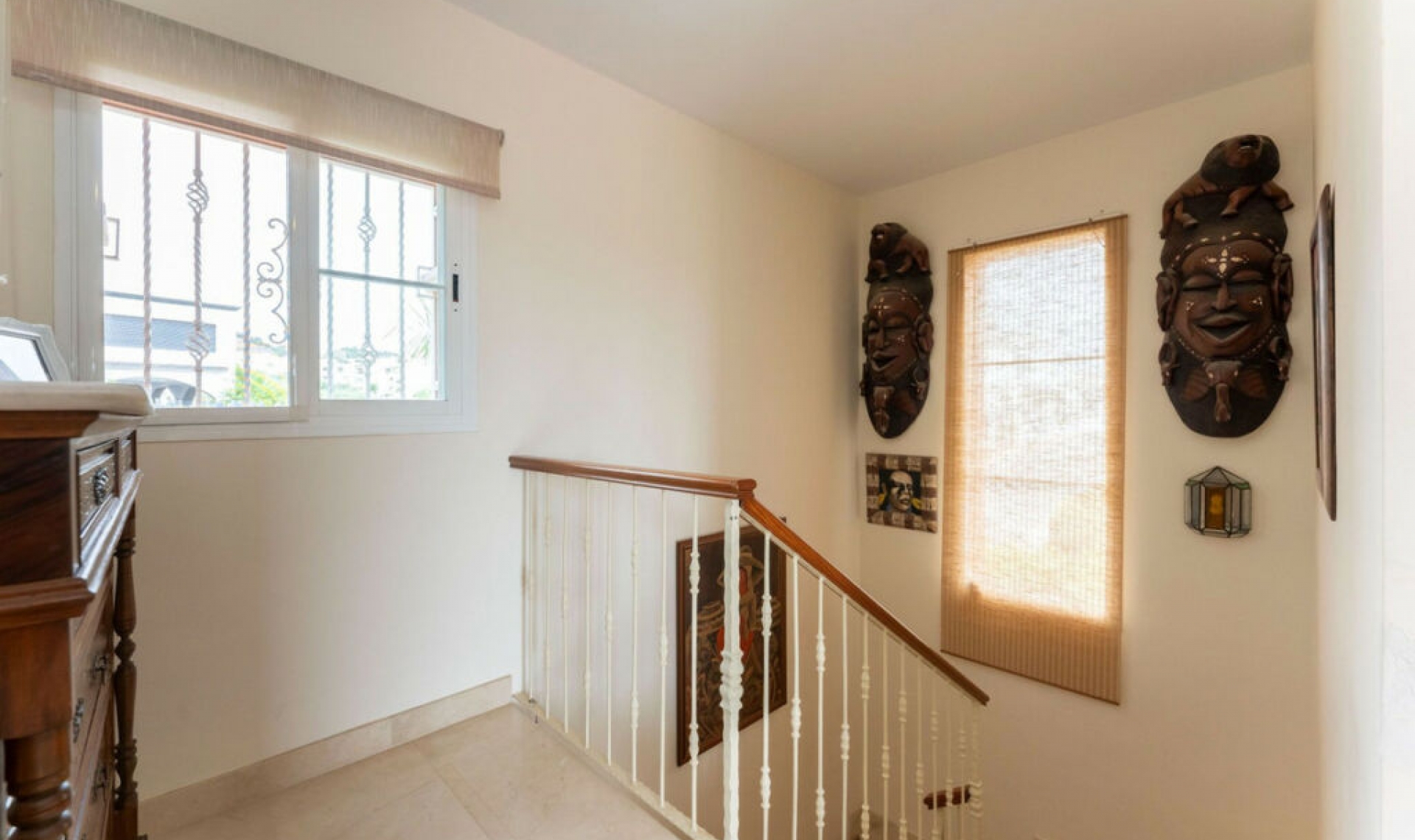 Resale - House -
Cerros del Aguila