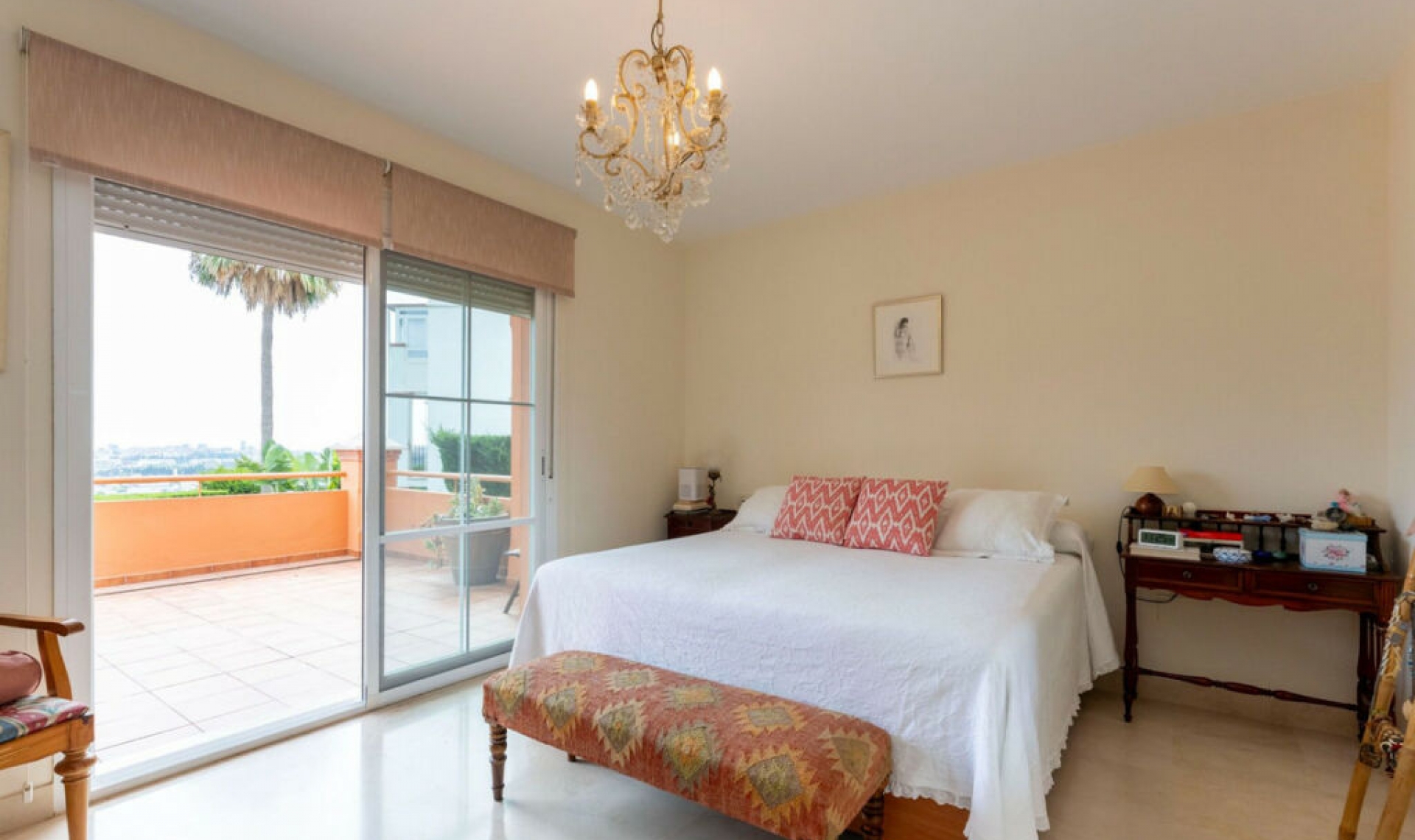 Resale - House -
Cerros del Aguila