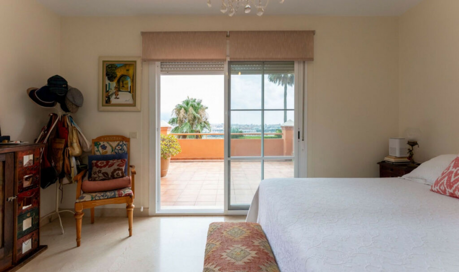 Resale - House -
Cerros del Aguila