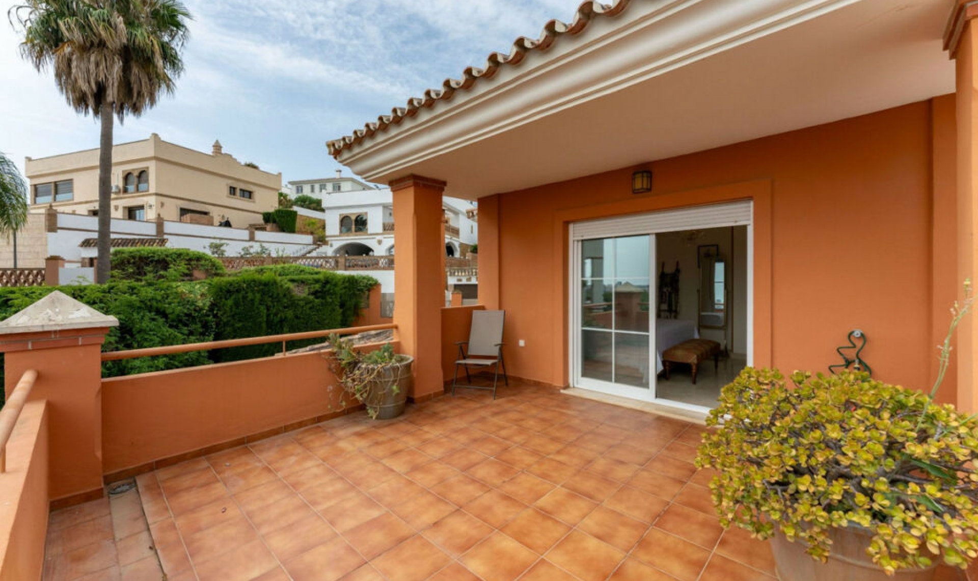 Resale - House -
Cerros del Aguila