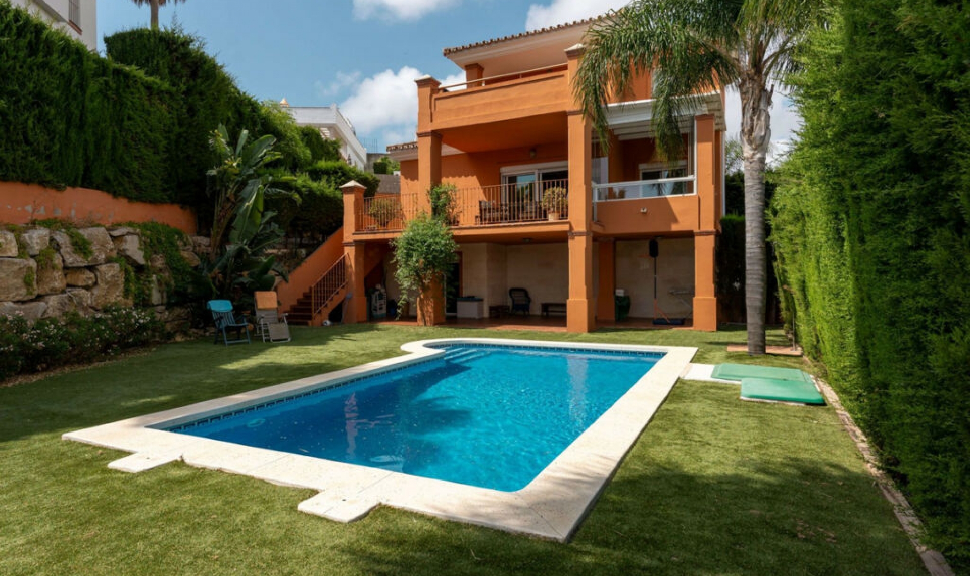 Resale - House -
Cerros del Aguila