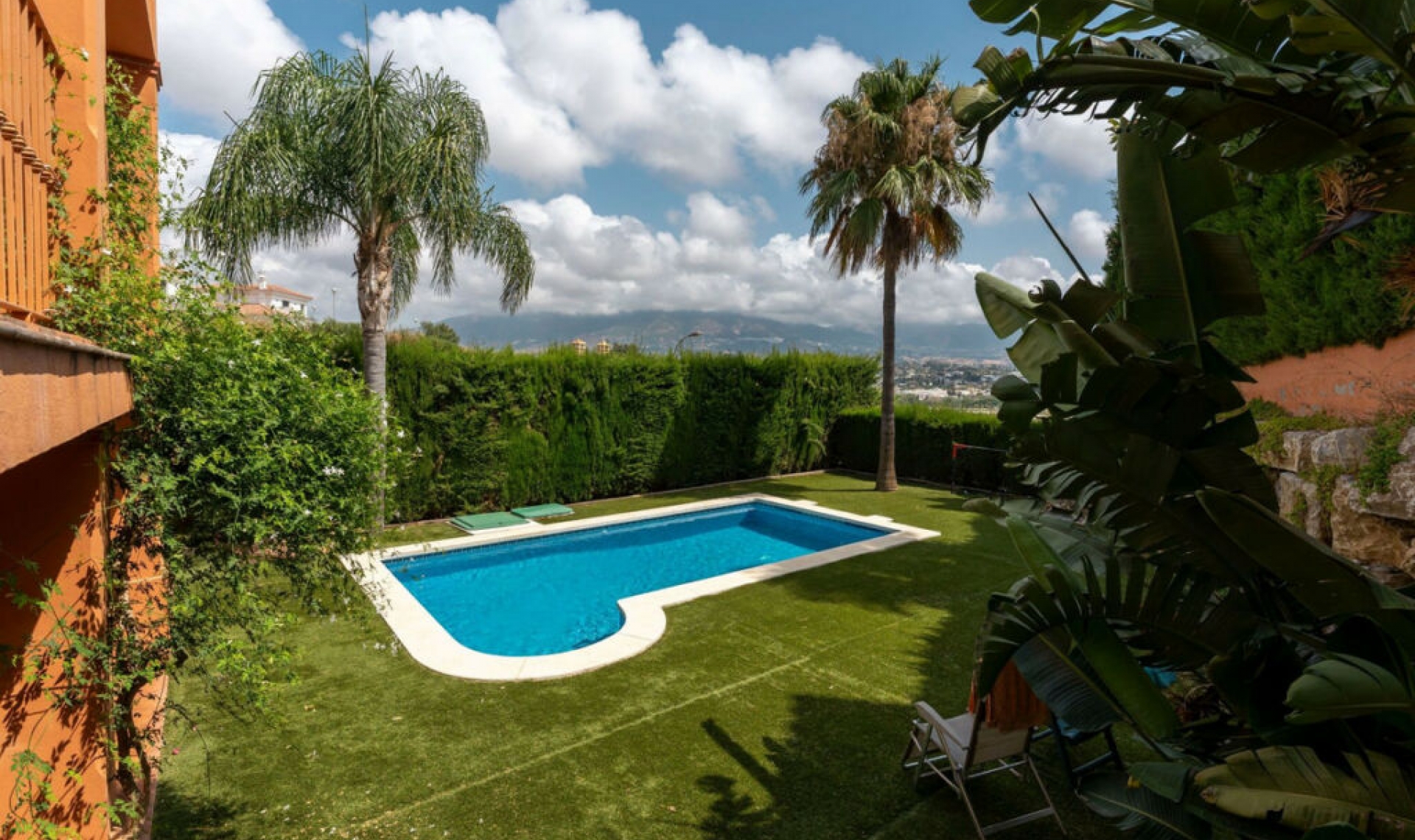 Resale - House -
Cerros del Aguila