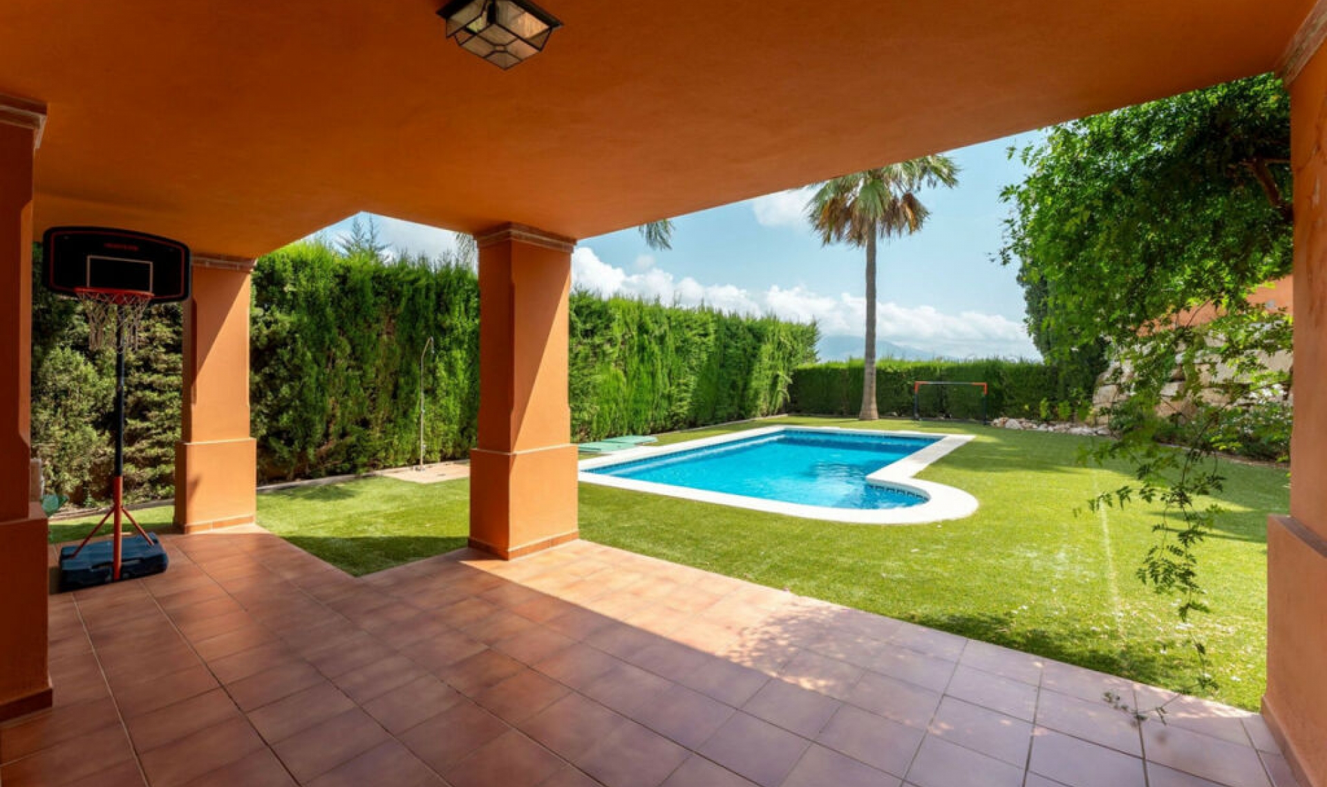 Resale - House -
Cerros del Aguila