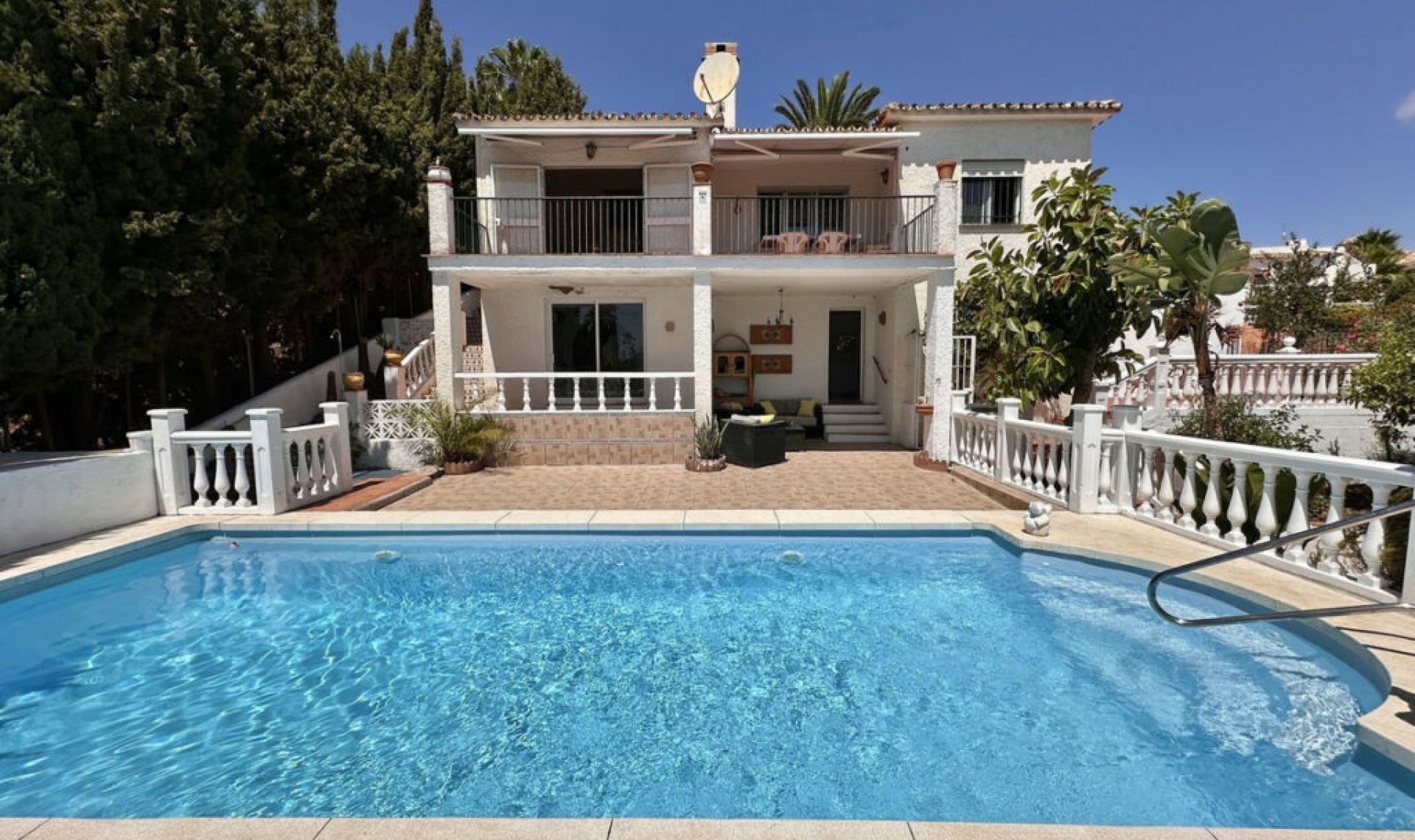 Resale - House -
Cerros del Aguila