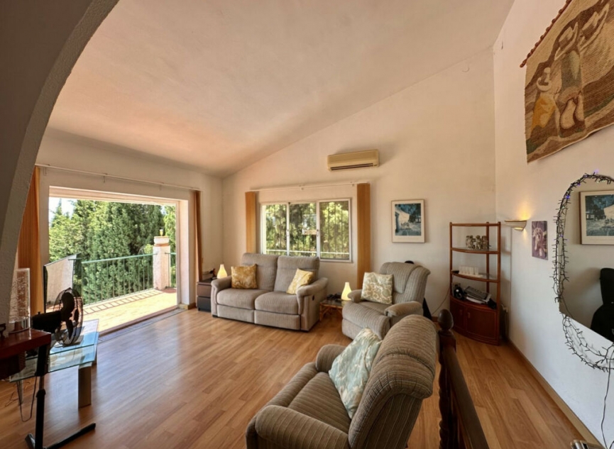 Resale - House -
Cerros del Aguila