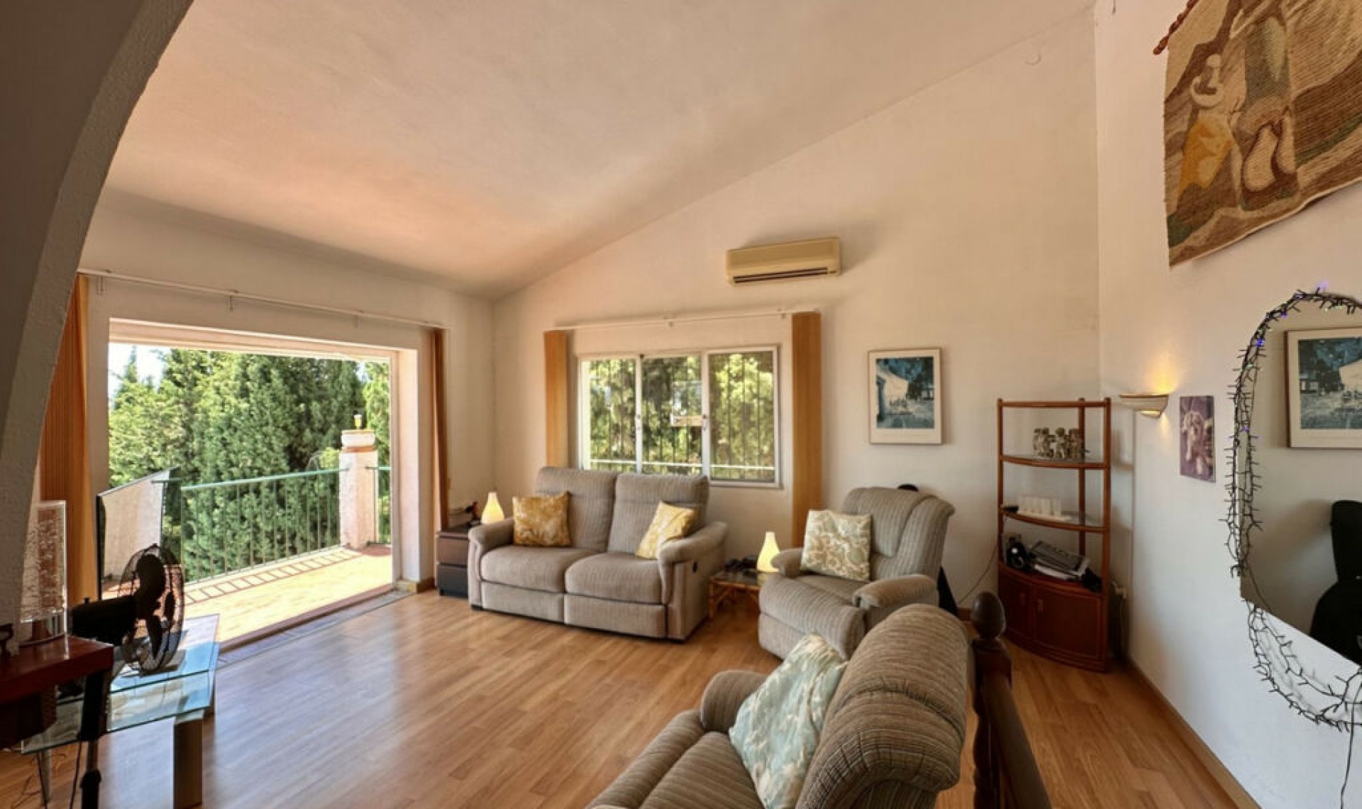 Resale - House -
Cerros del Aguila