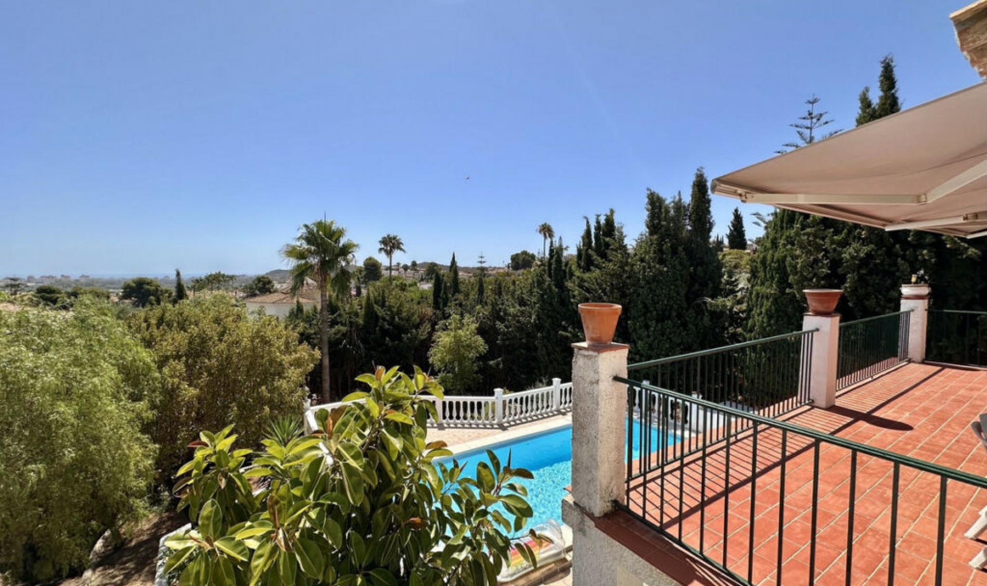 Resale - House -
Cerros del Aguila