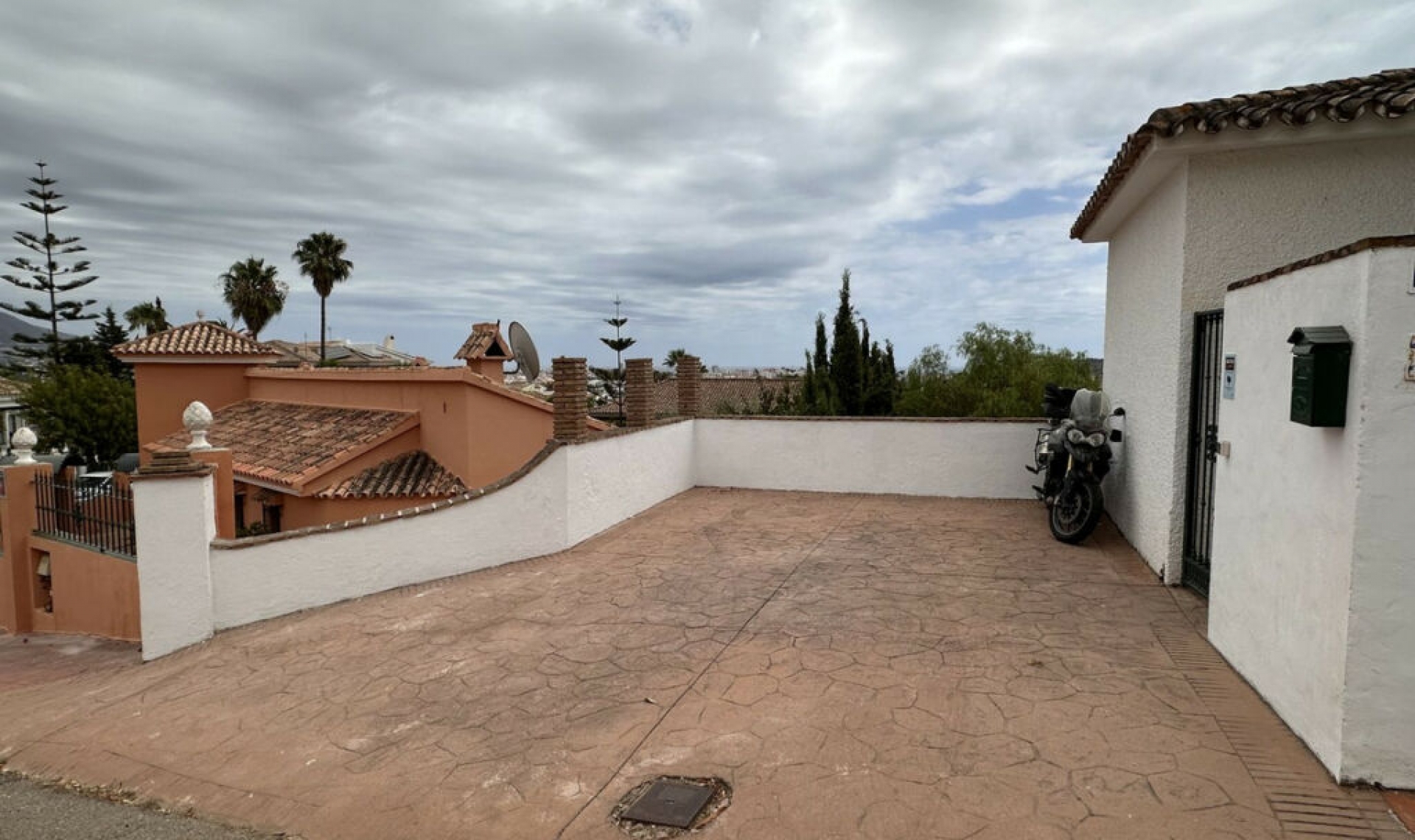 Resale - House -
Cerros del Aguila