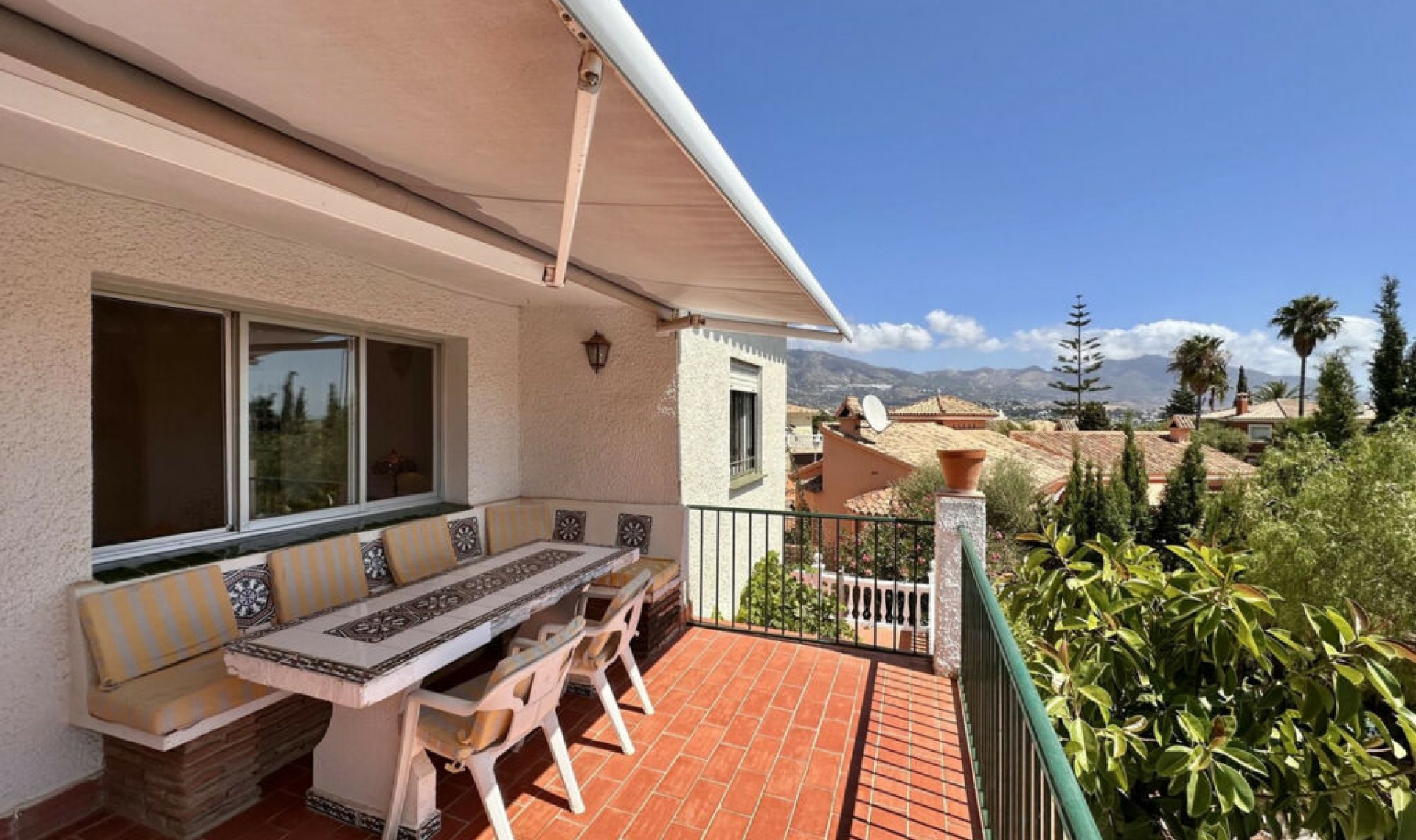 Resale - House -
Cerros del Aguila