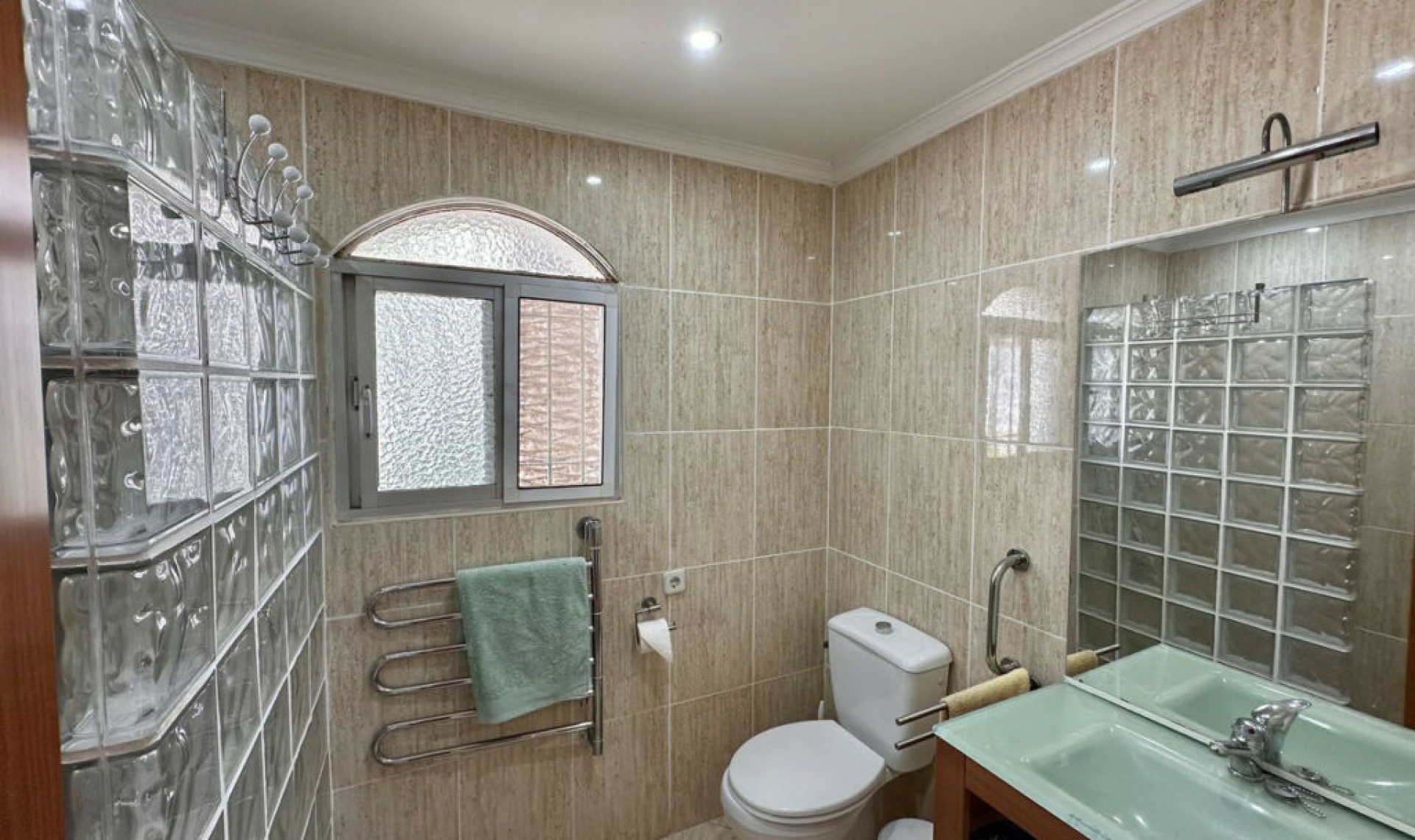 Resale - House -
Cerros del Aguila