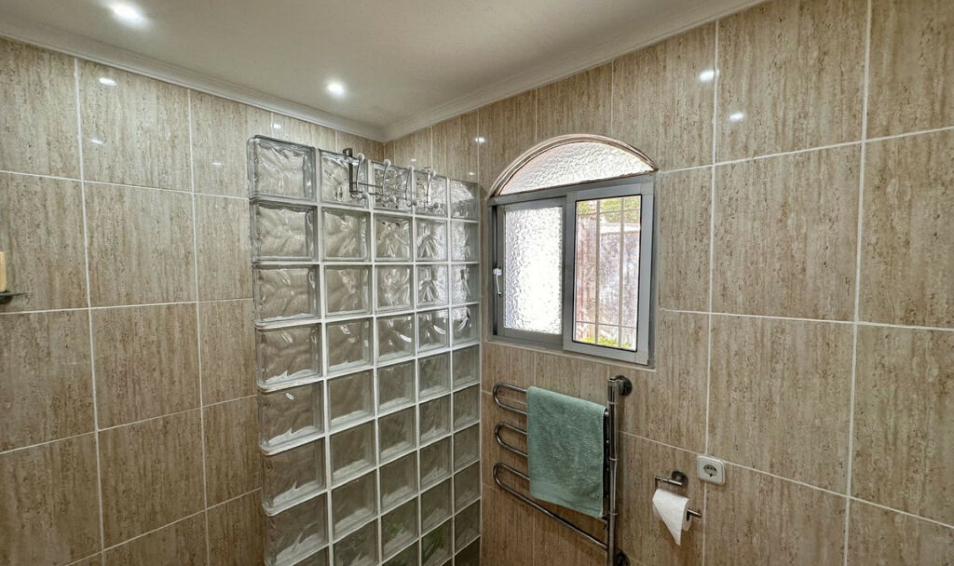 Resale - House -
Cerros del Aguila