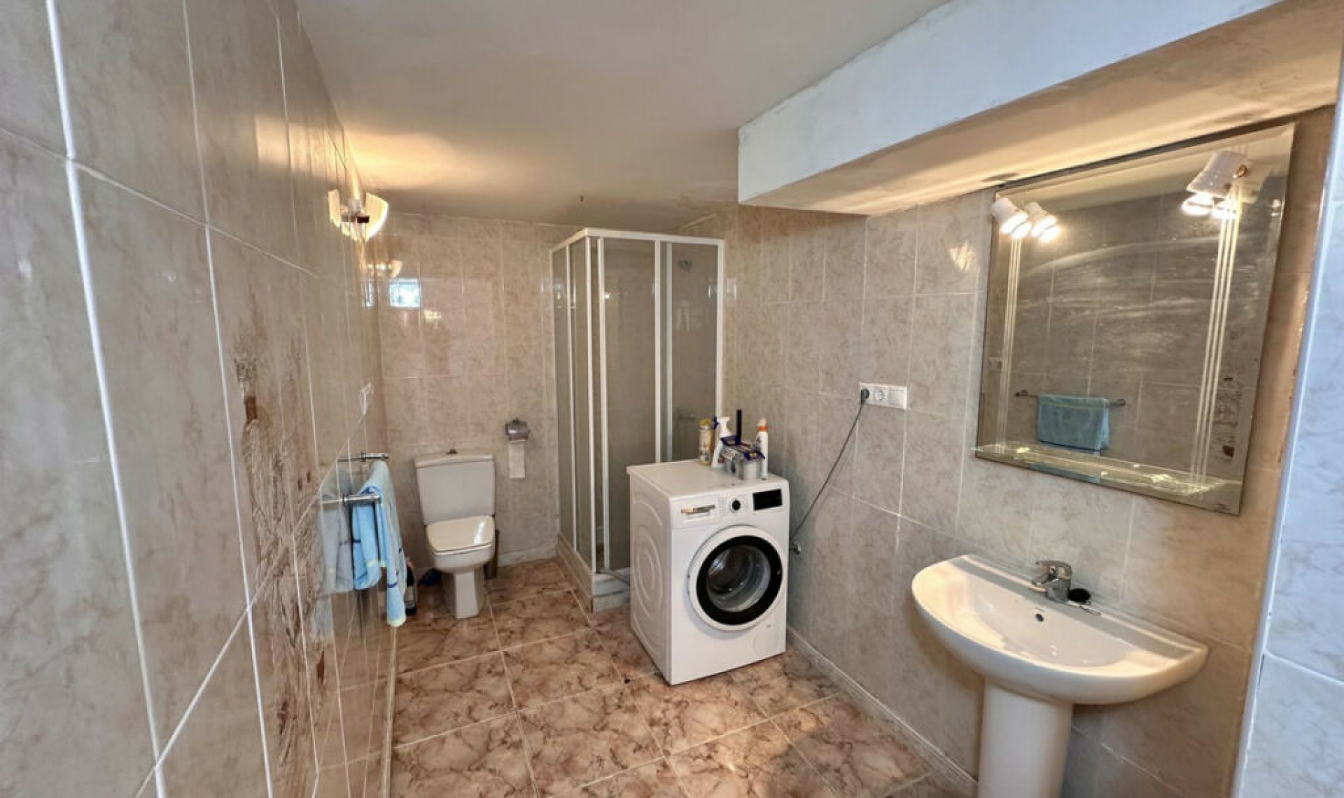 Resale - House -
Cerros del Aguila