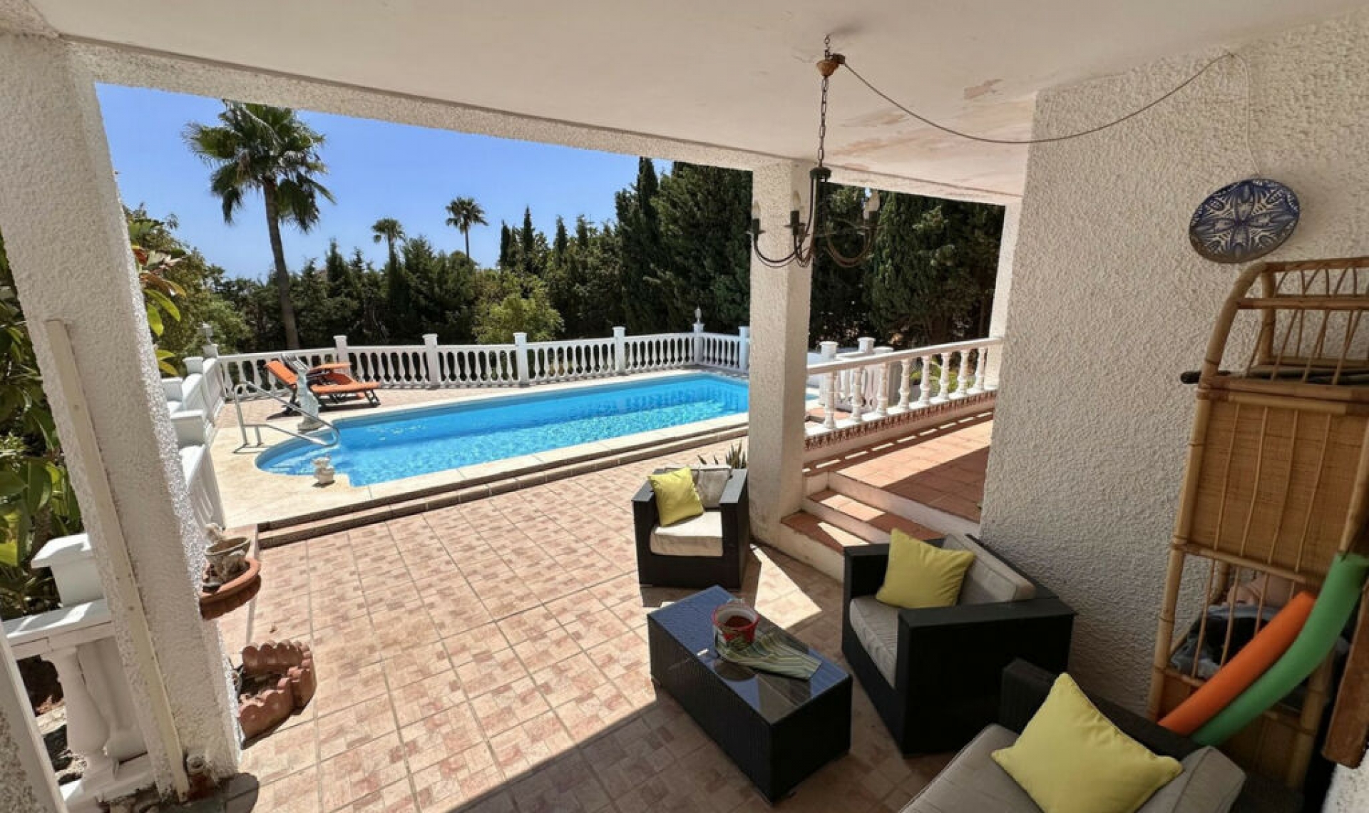 Resale - House -
Cerros del Aguila