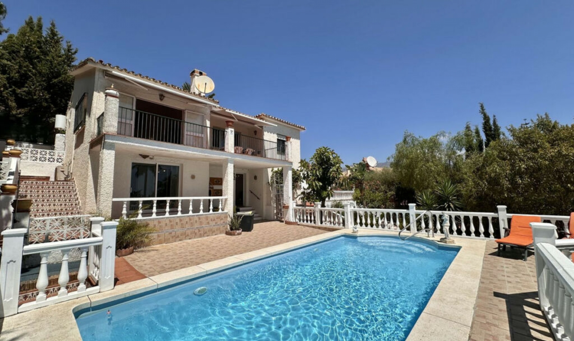 Resale - House -
Cerros del Aguila