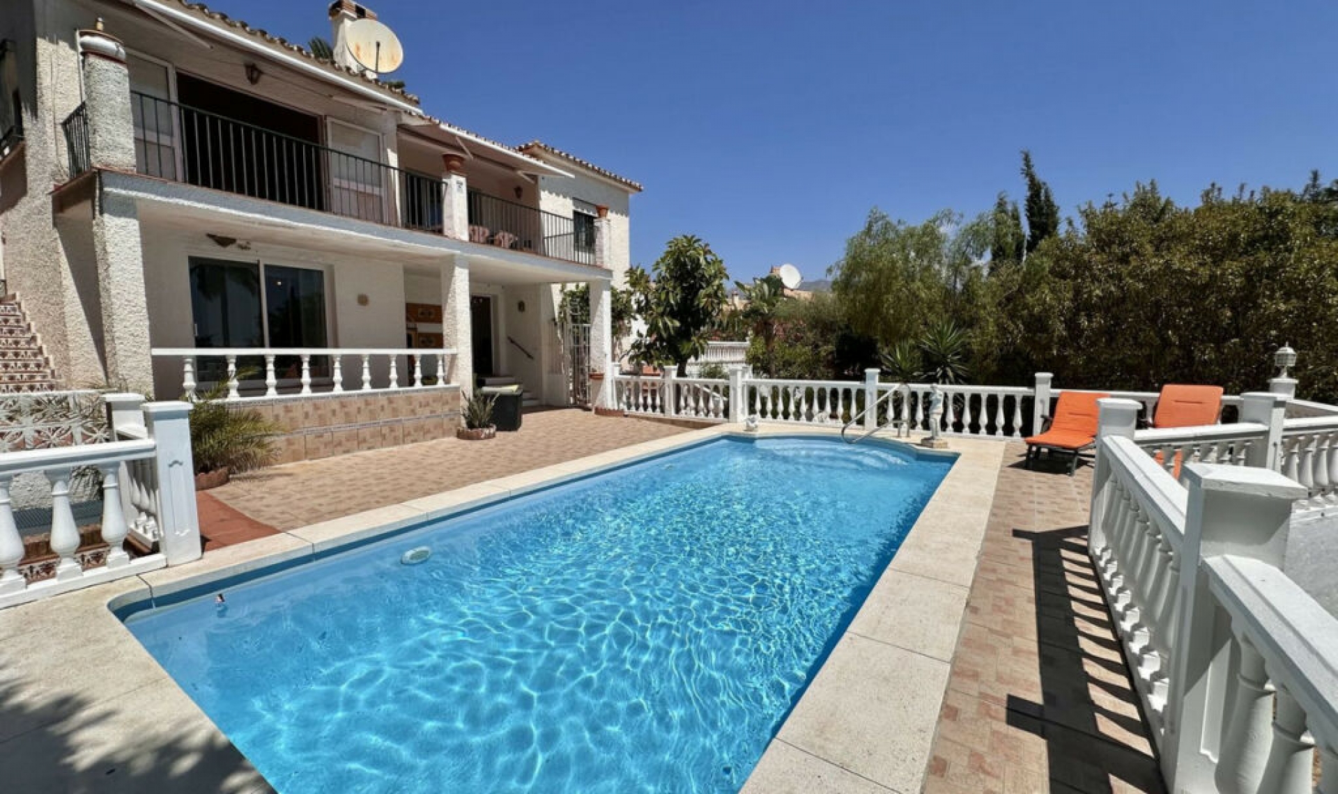 Resale - House -
Cerros del Aguila