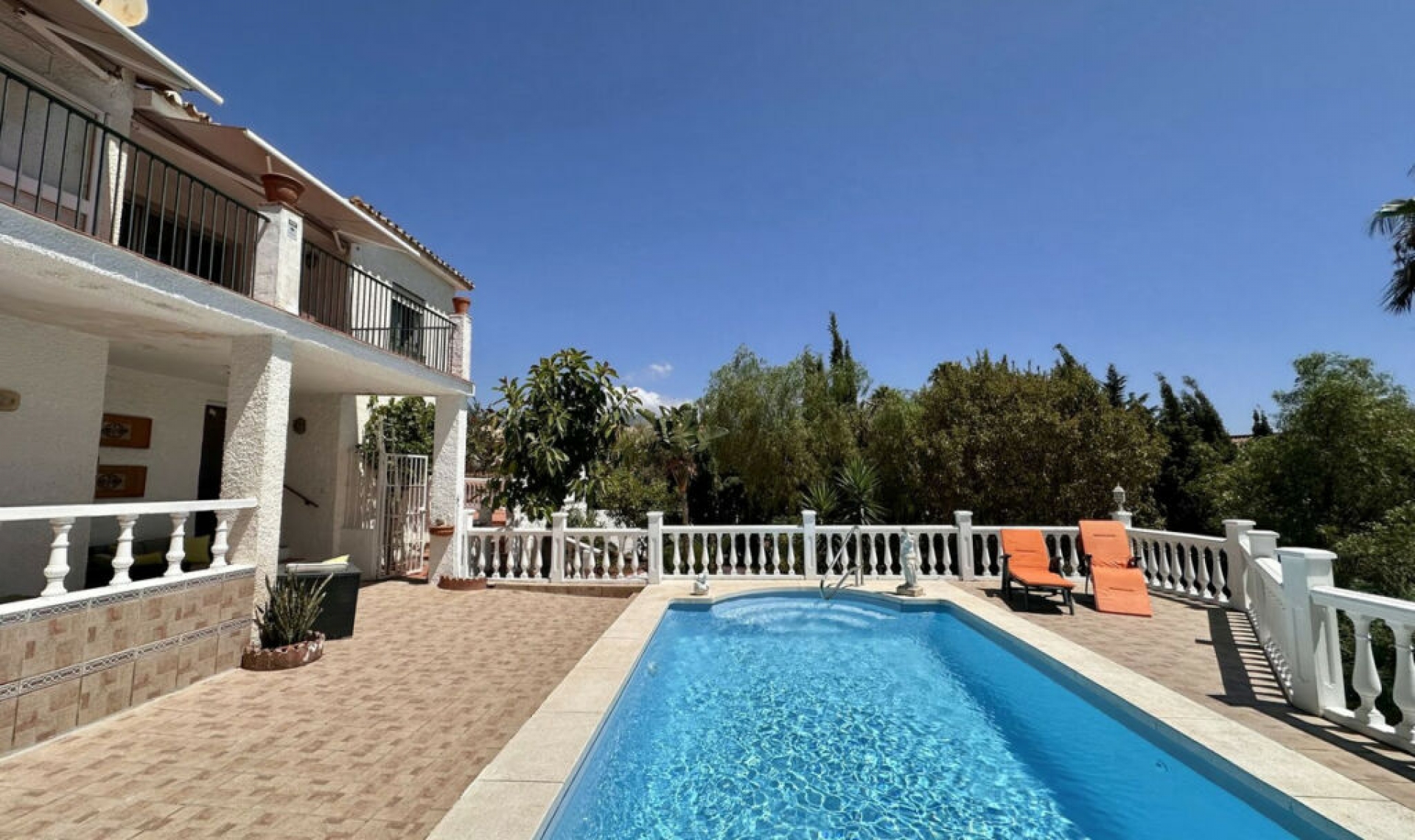 Resale - House -
Cerros del Aguila