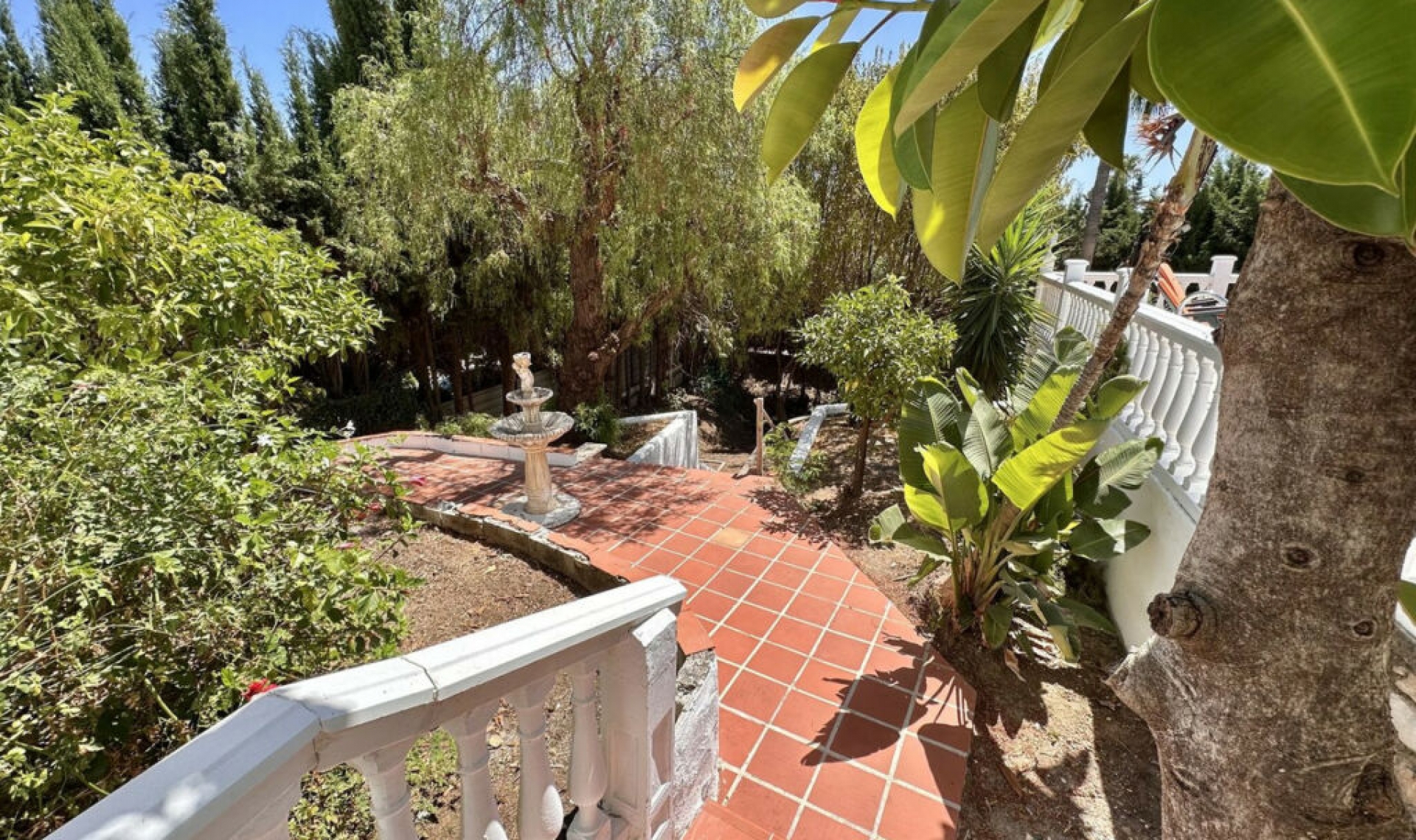 Resale - House -
Cerros del Aguila