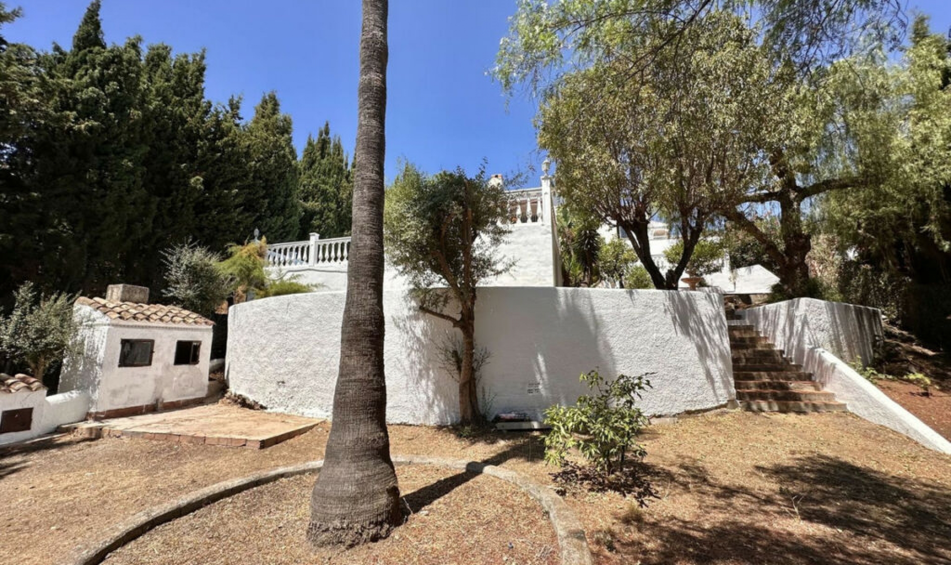 Resale - House -
Cerros del Aguila