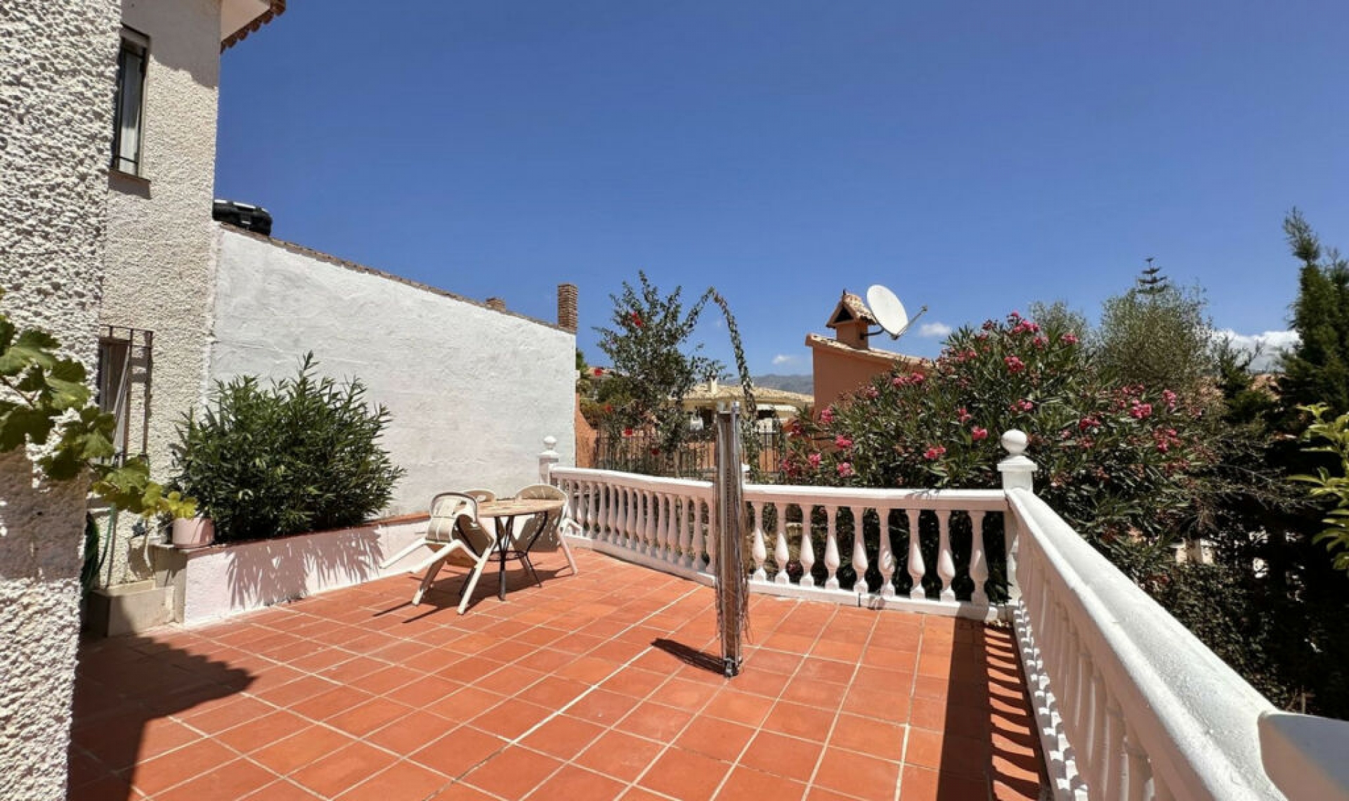 Resale - House -
Cerros del Aguila