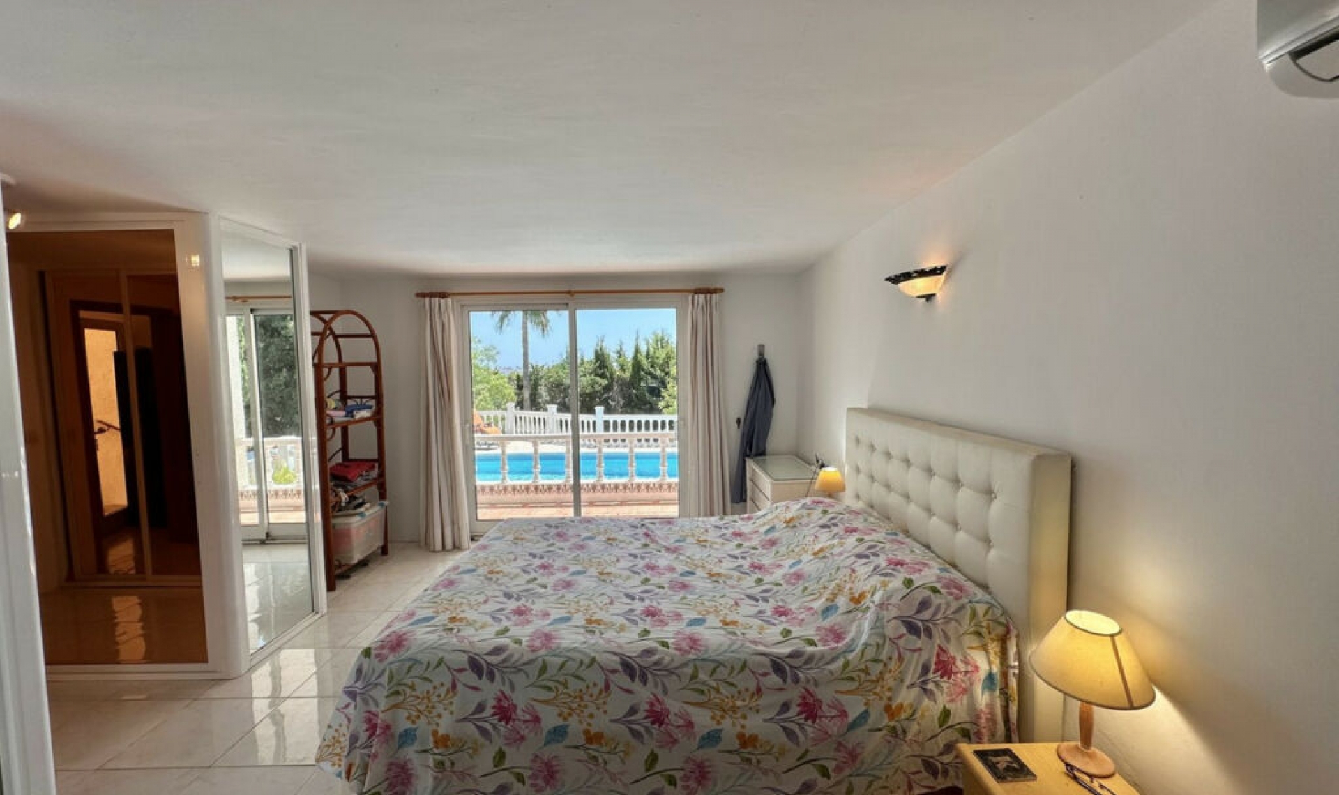 Resale - House -
Cerros del Aguila