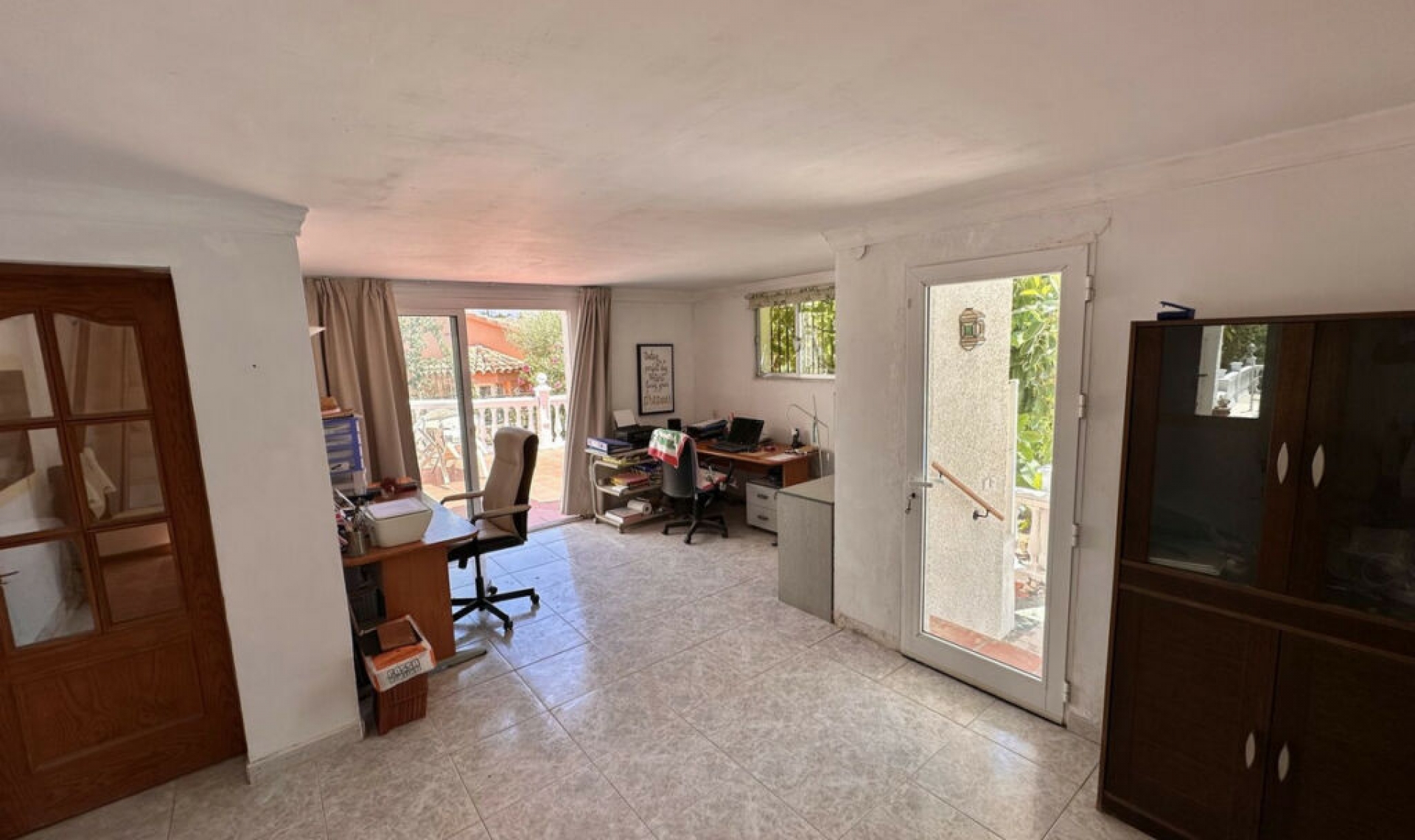 Resale - House -
Cerros del Aguila