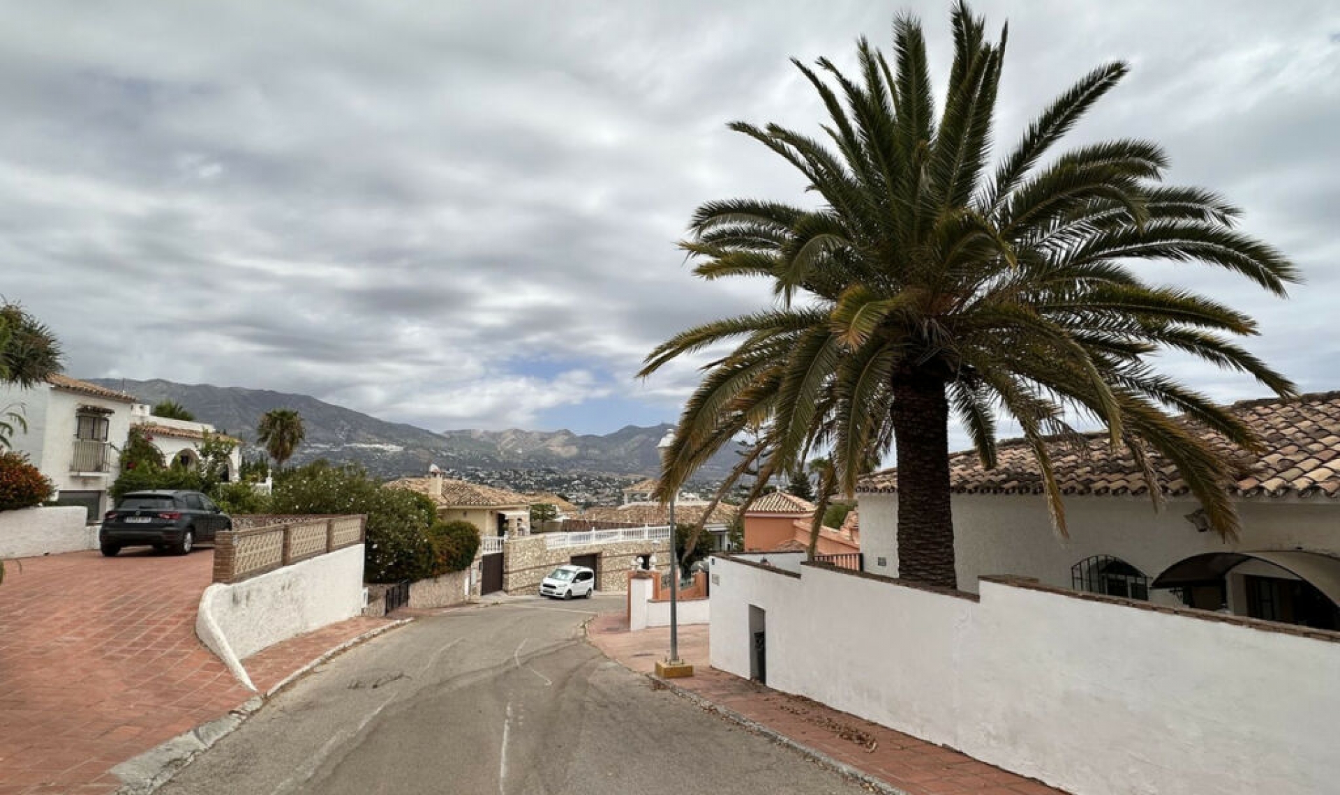 Resale - House -
Cerros del Aguila