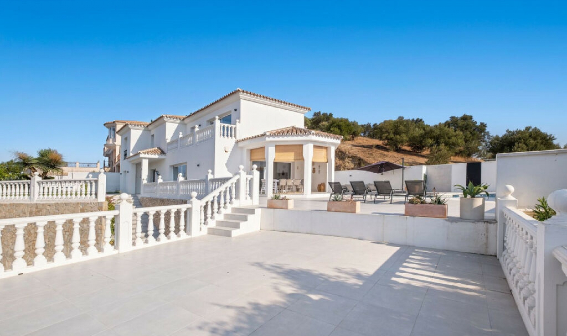 Resale - House -
Cerros del Aguila