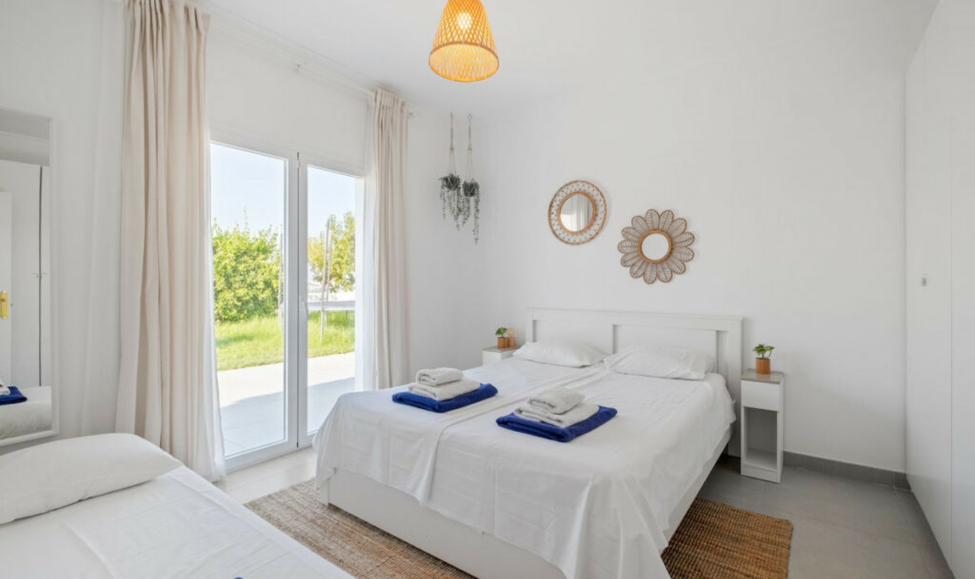 Resale - House -
Cerros del Aguila