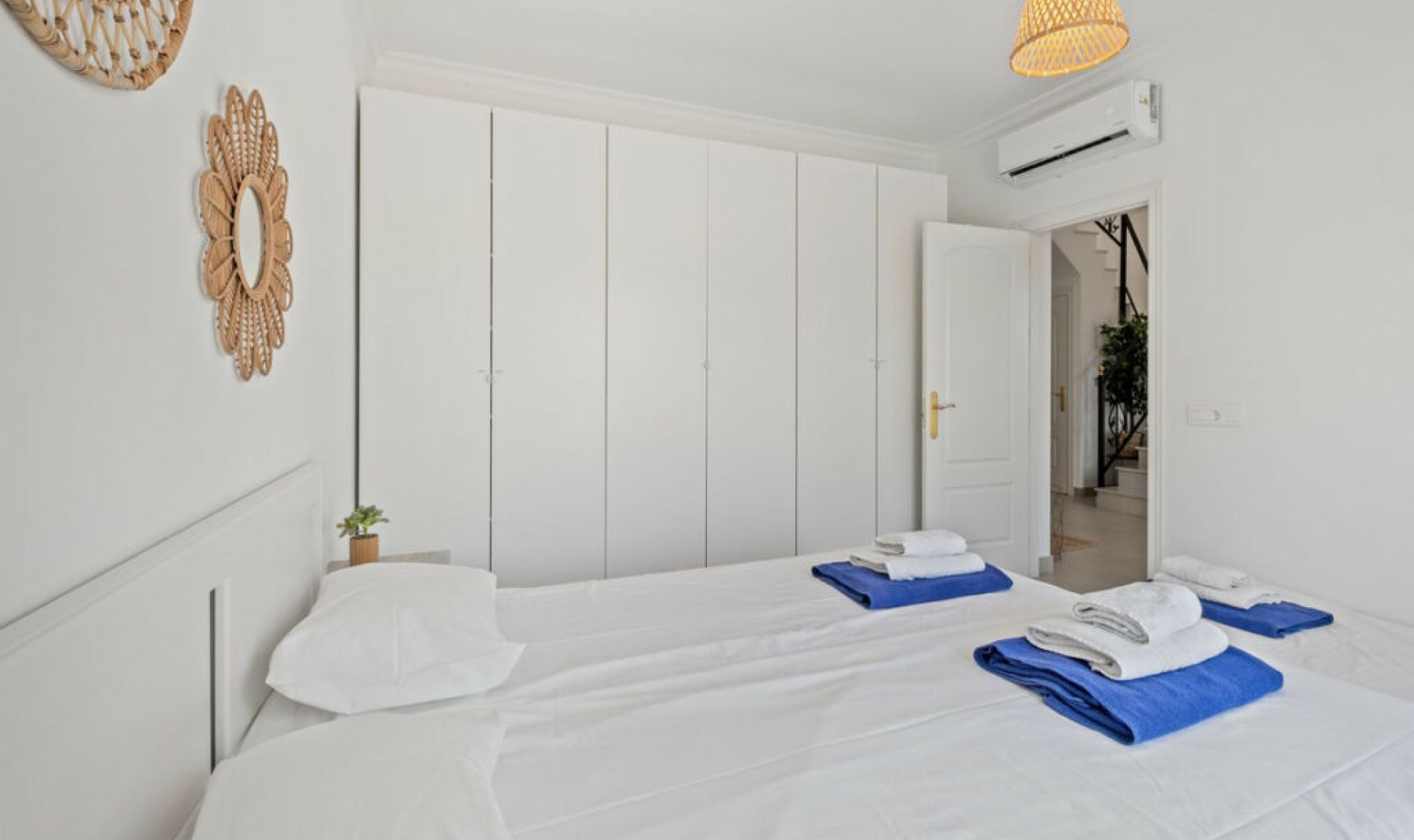 Resale - House -
Cerros del Aguila