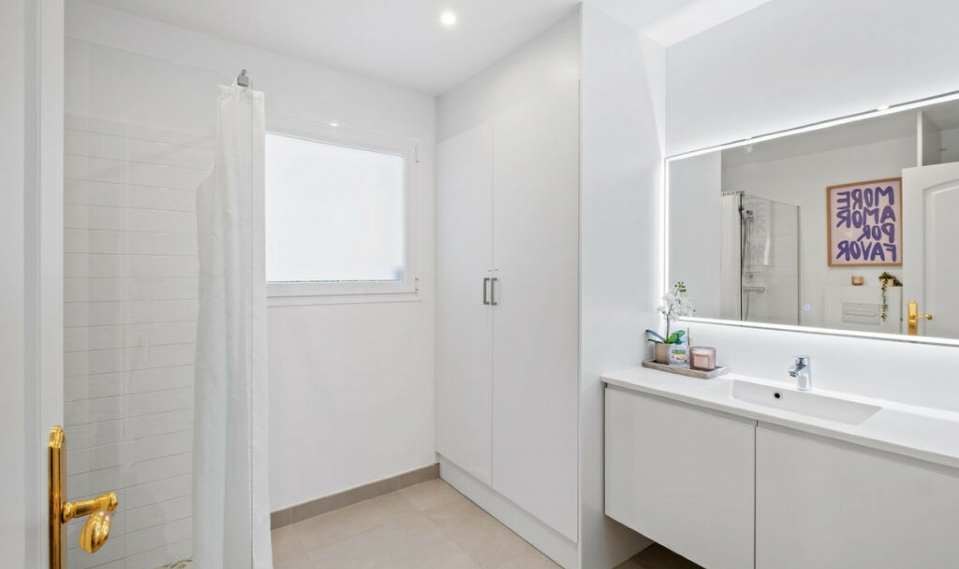 Resale - House -
Cerros del Aguila