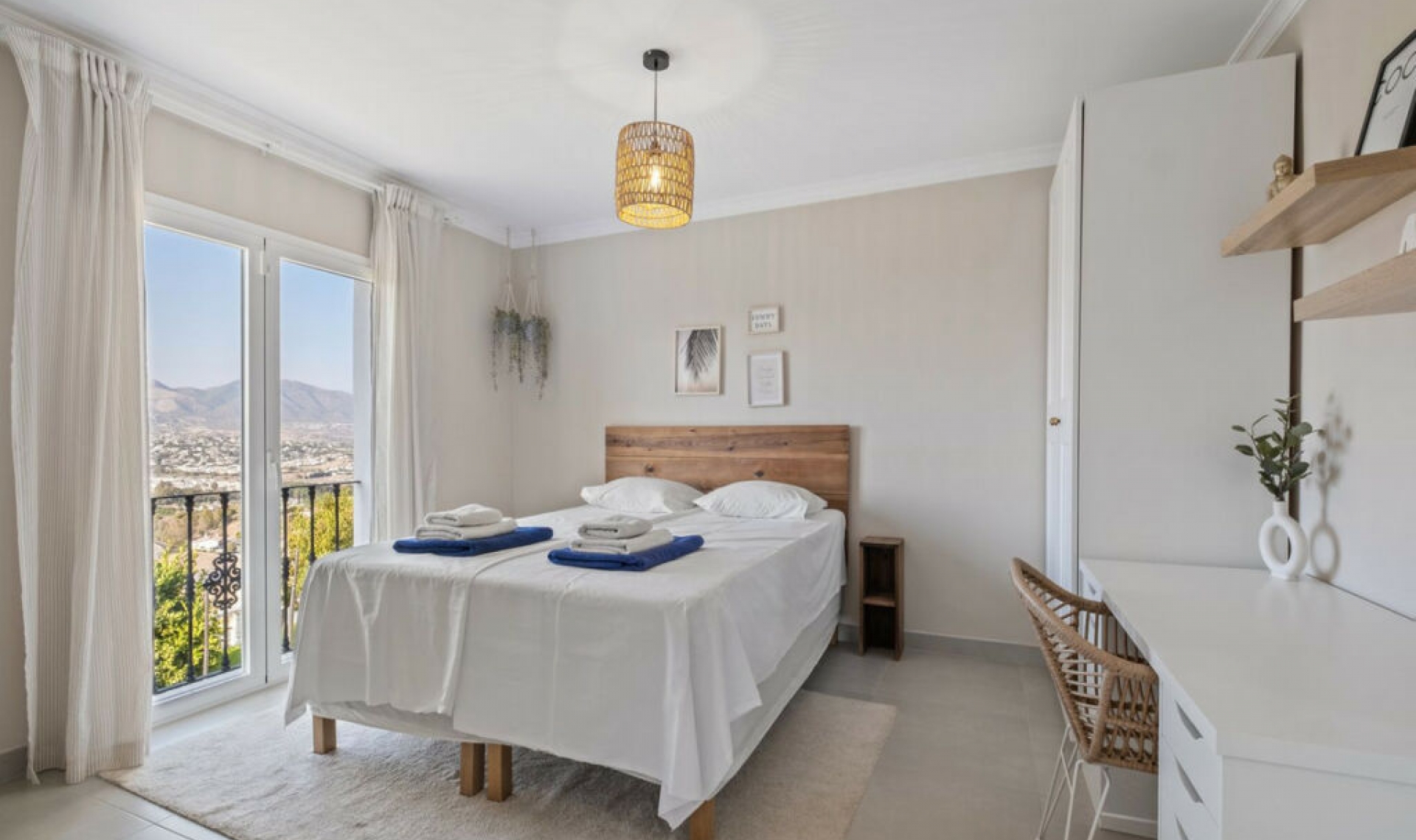 Resale - House -
Cerros del Aguila