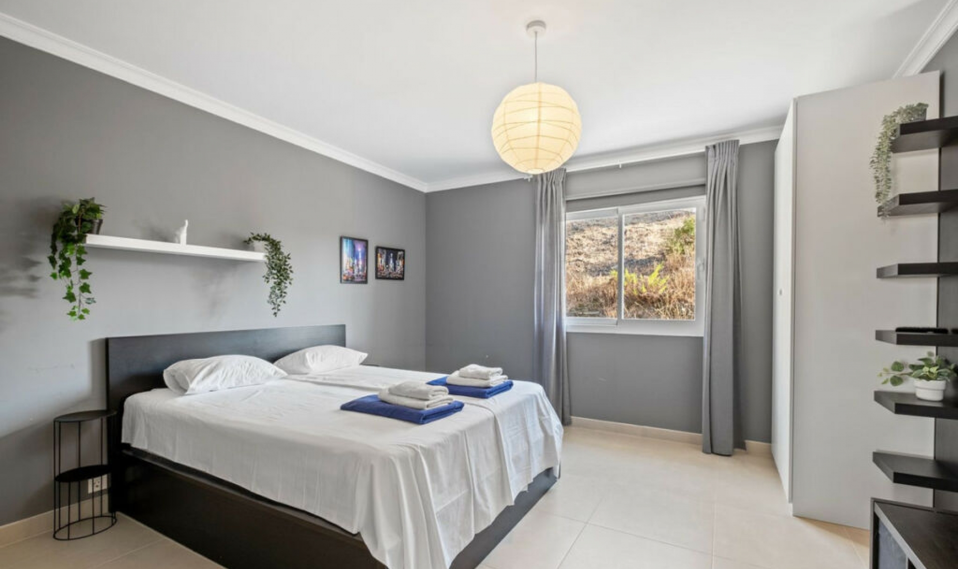 Resale - House -
Cerros del Aguila