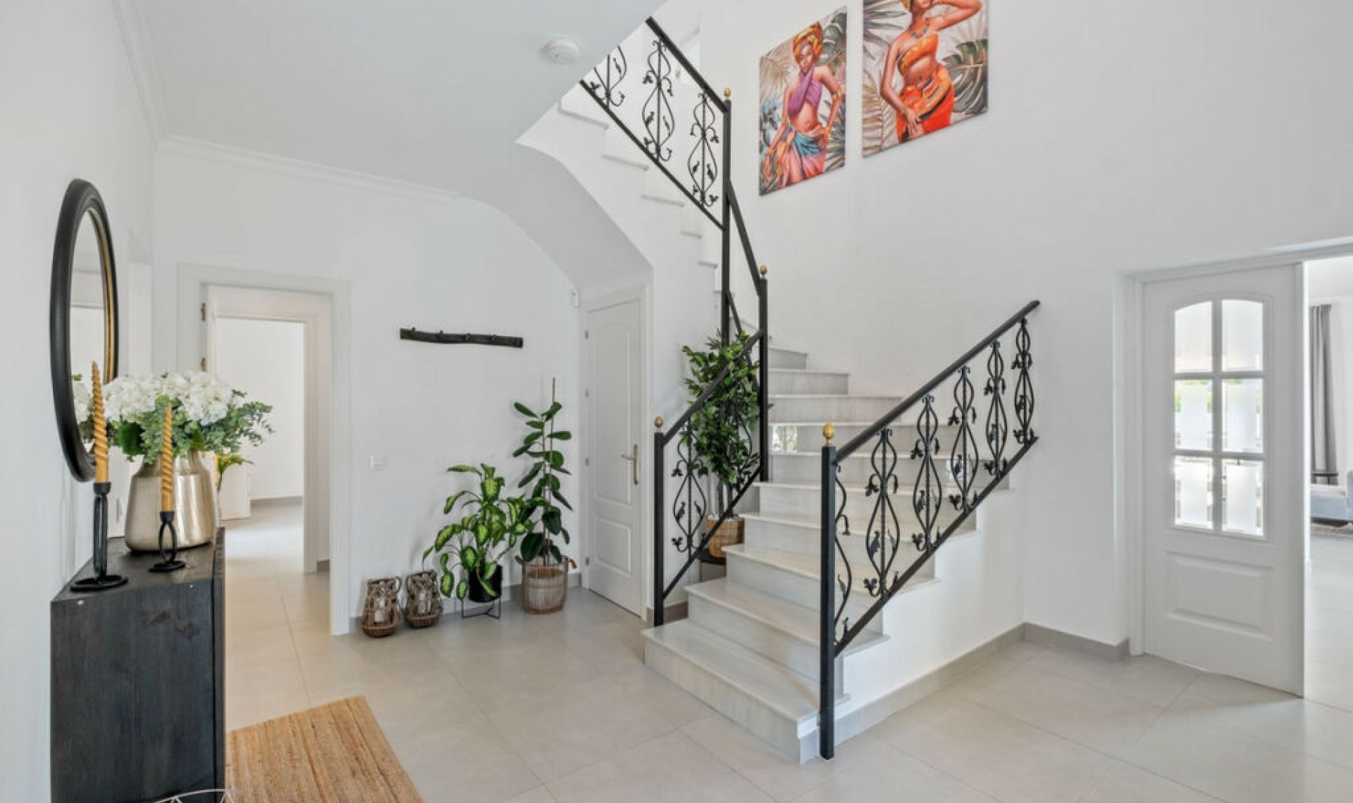 Resale - House -
Cerros del Aguila