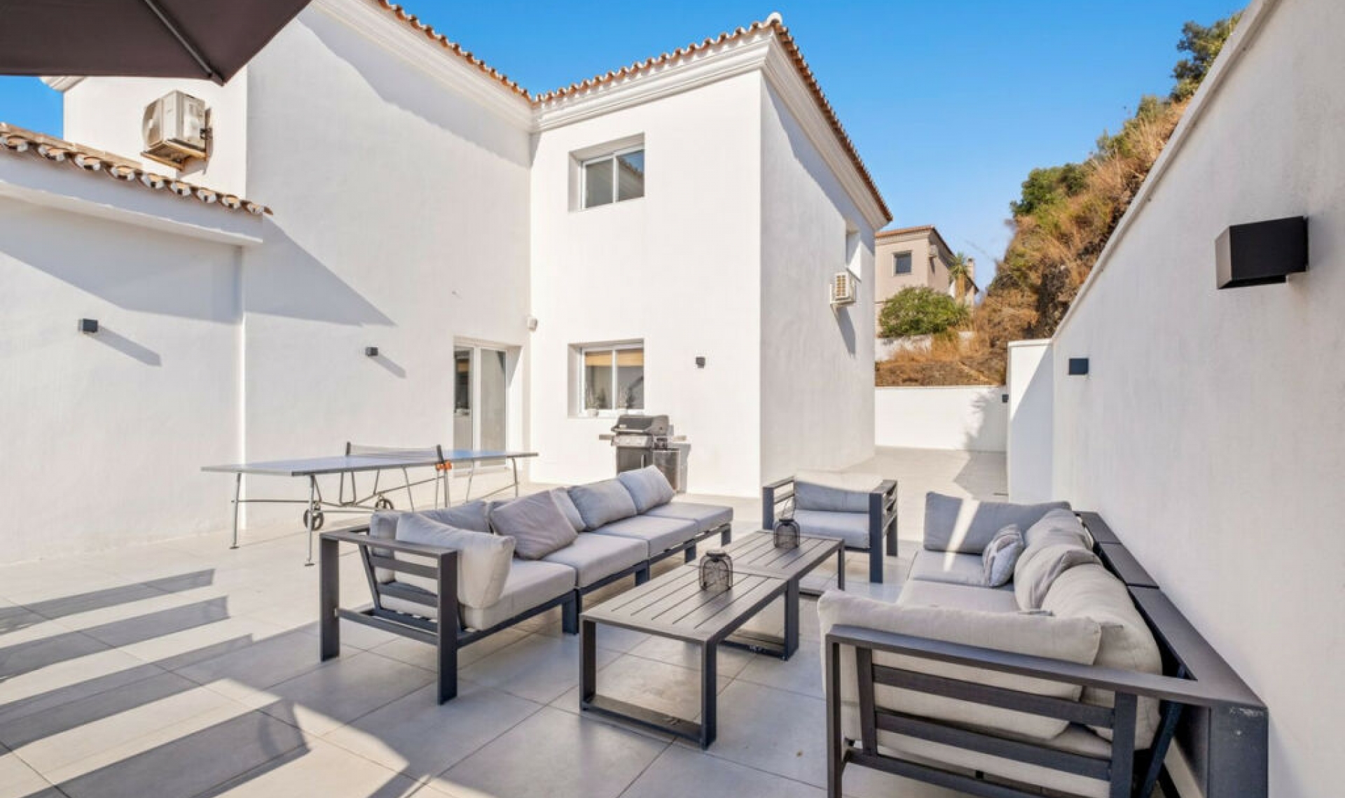 Resale - House -
Cerros del Aguila