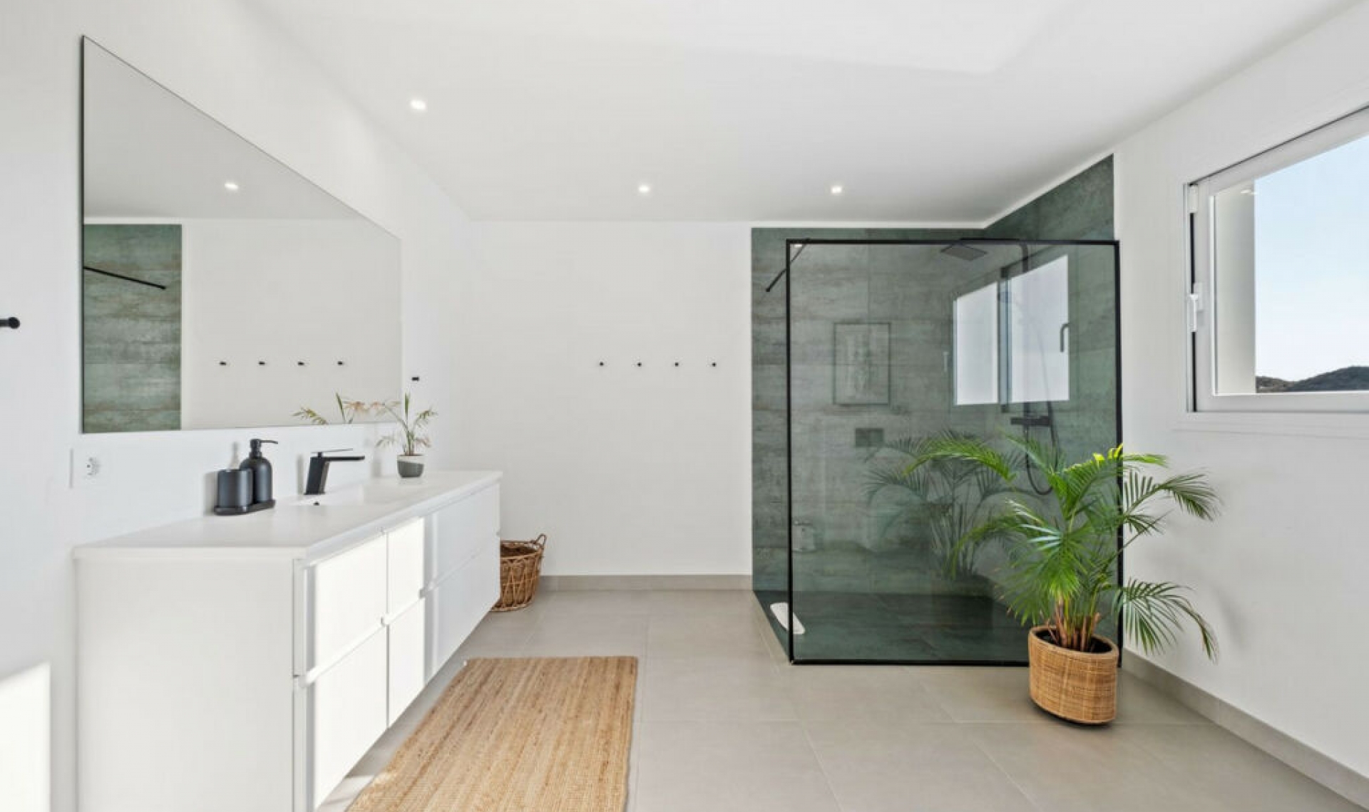 Resale - House -
Cerros del Aguila