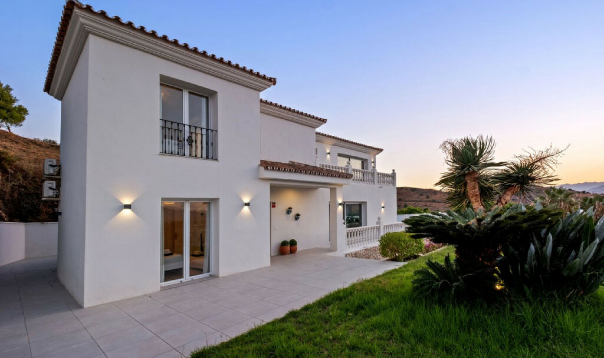Resale - House -
Cerros del Aguila