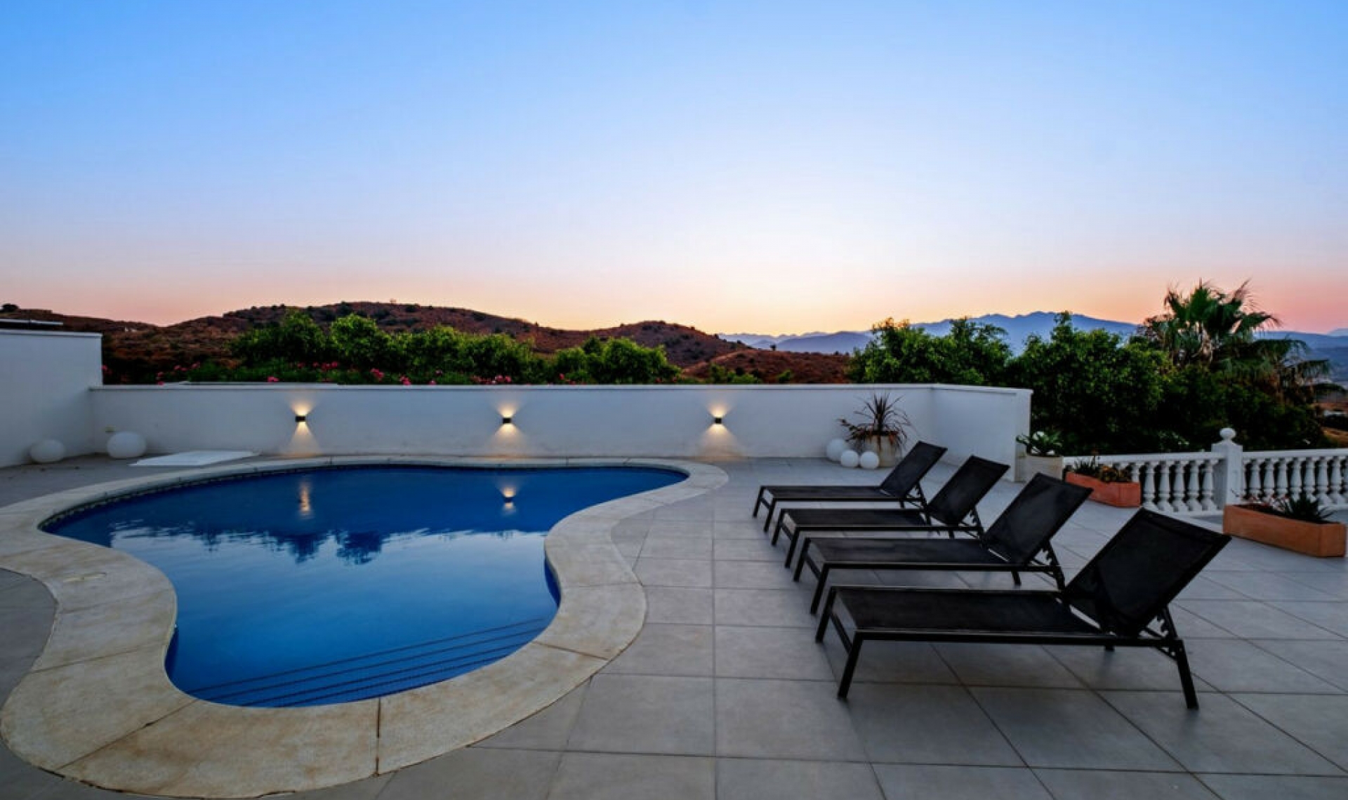 Resale - House -
Cerros del Aguila