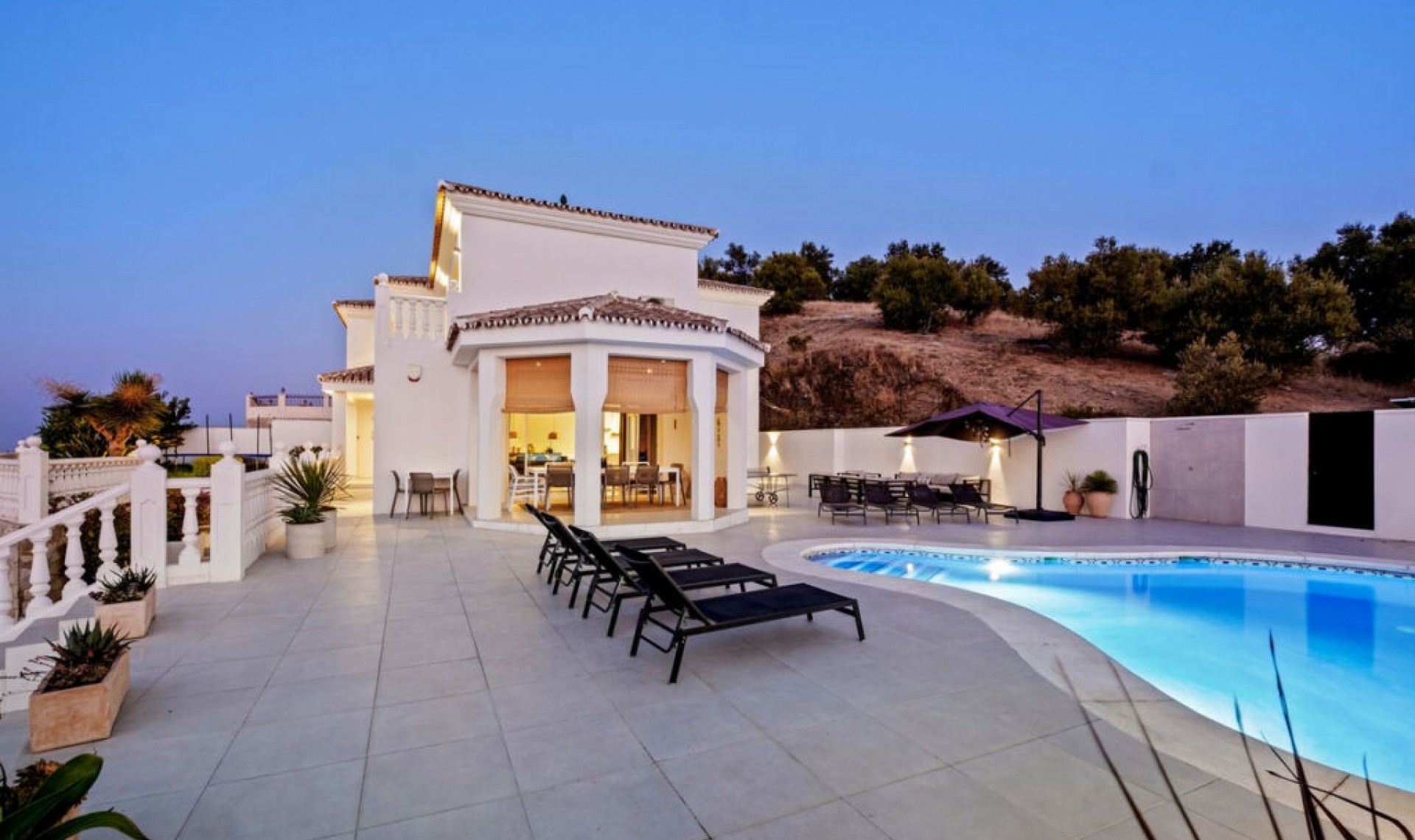 Resale - House -
Cerros del Aguila