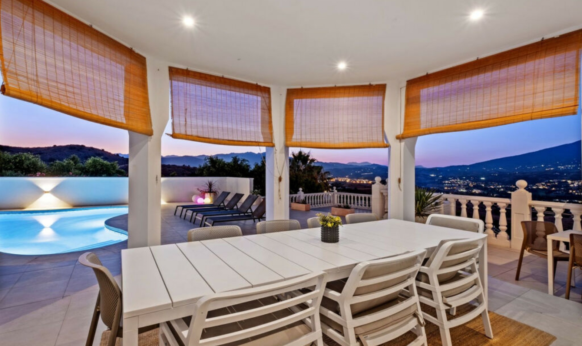 Resale - House -
Cerros del Aguila