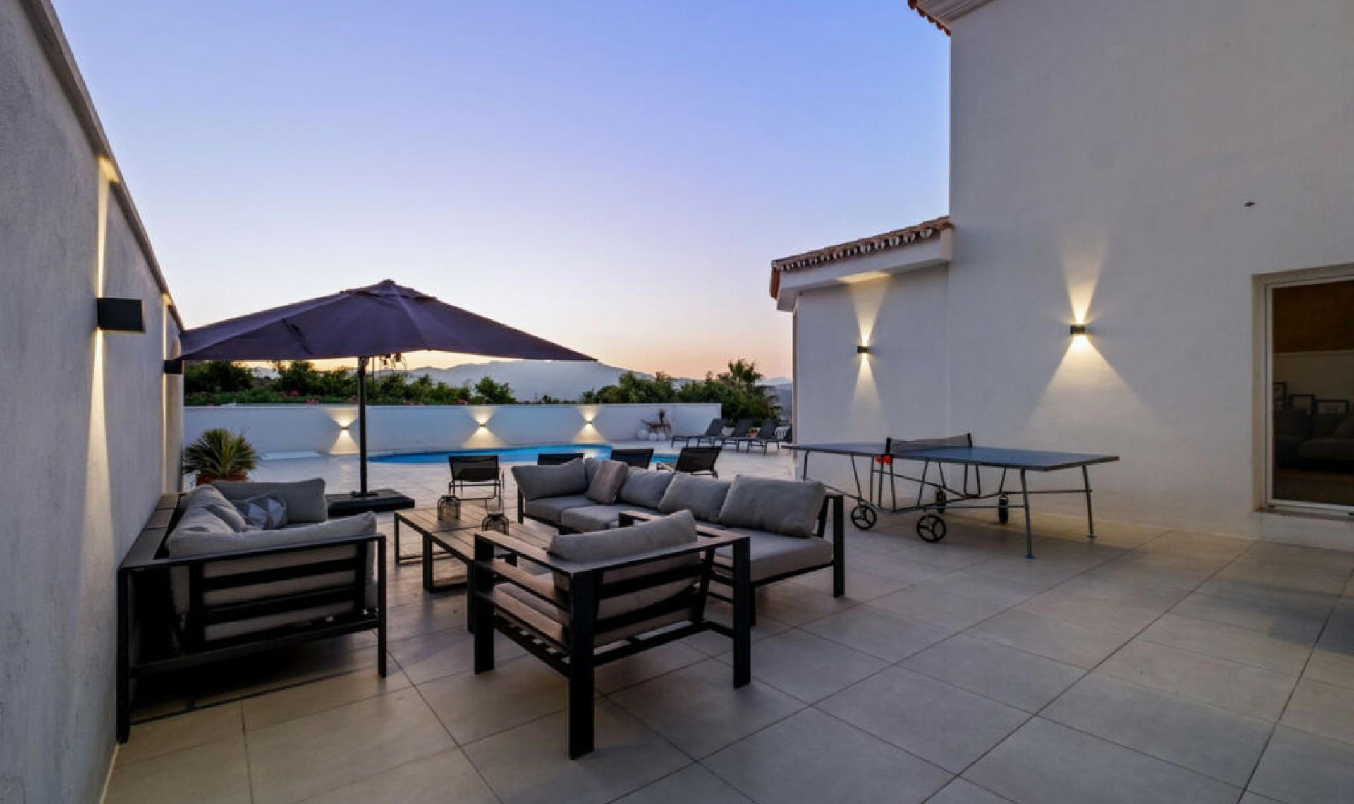 Resale - House -
Cerros del Aguila