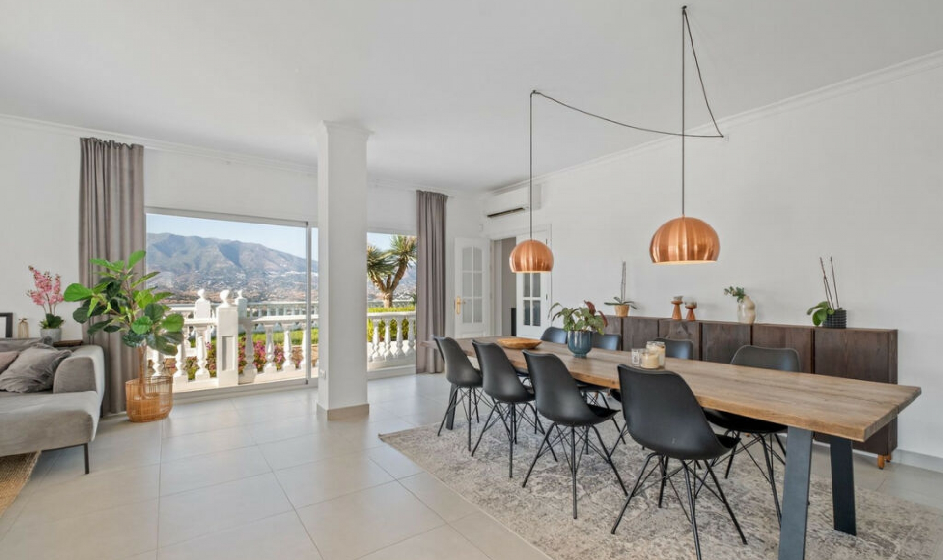 Resale - House -
Cerros del Aguila