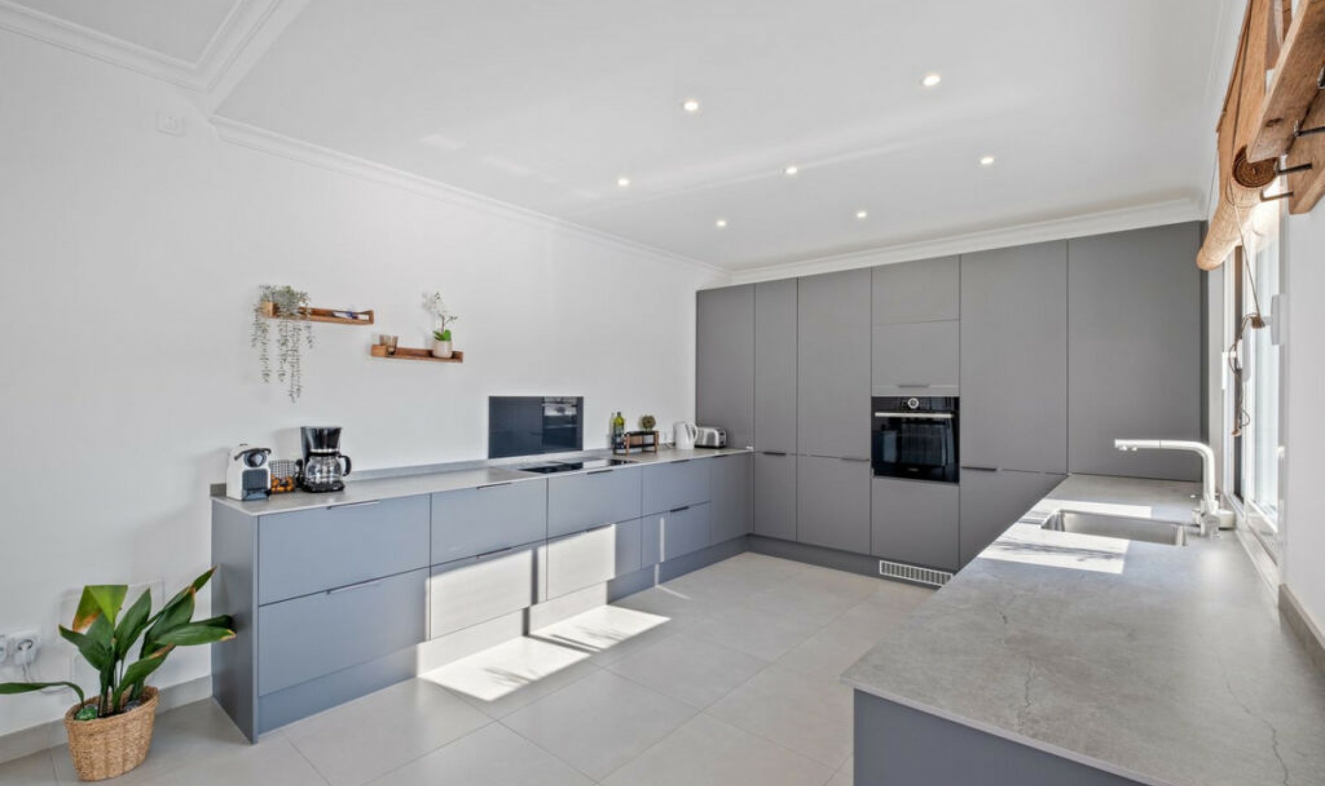 Resale - House -
Cerros del Aguila