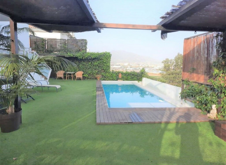 Resale - House -
Cerros del Aguila