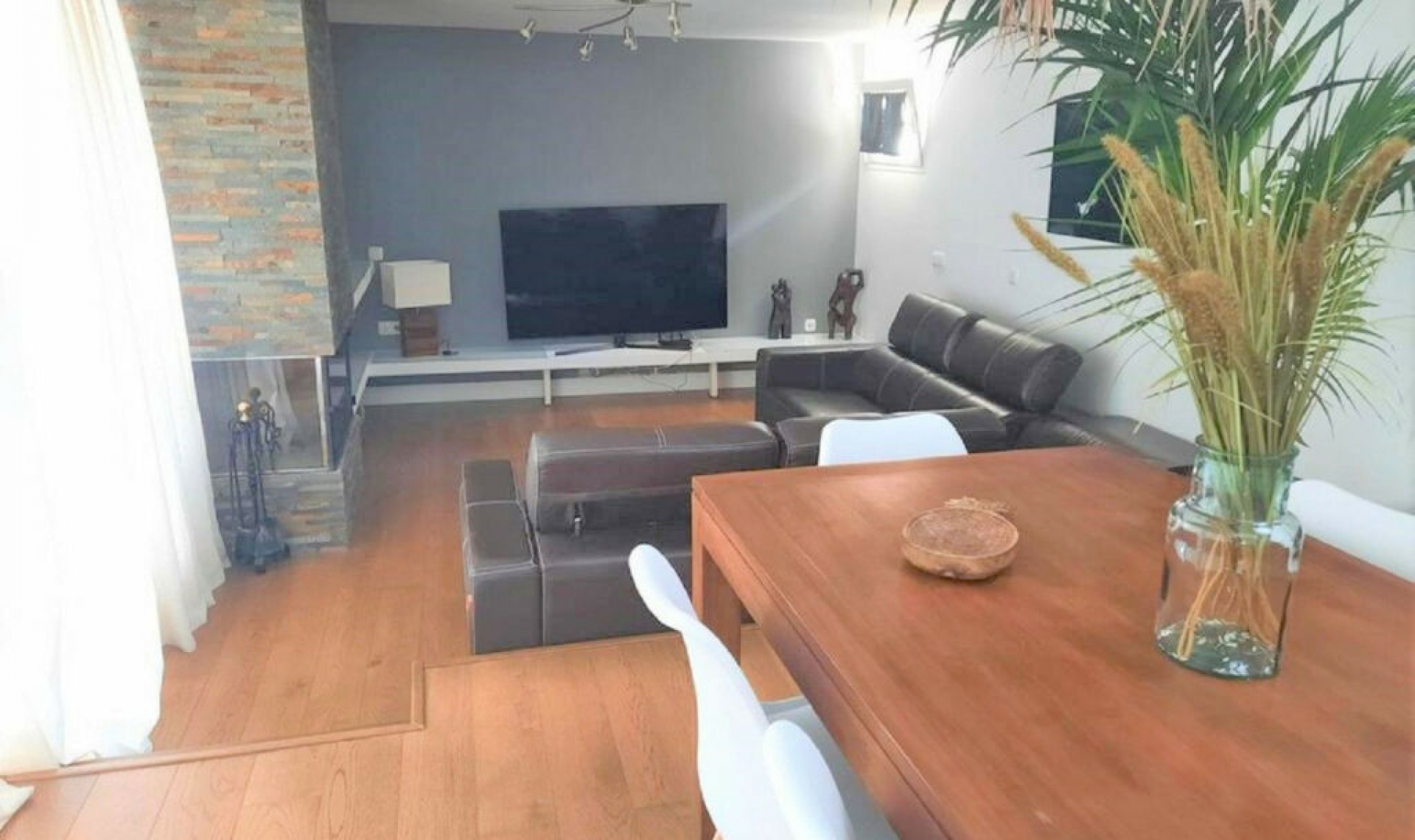 Resale - House -
Cerros del Aguila