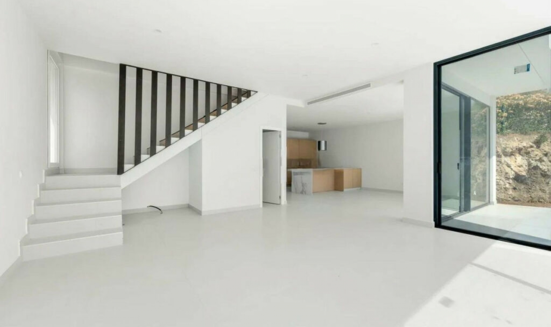 Resale - House -
Cerros del Aguila