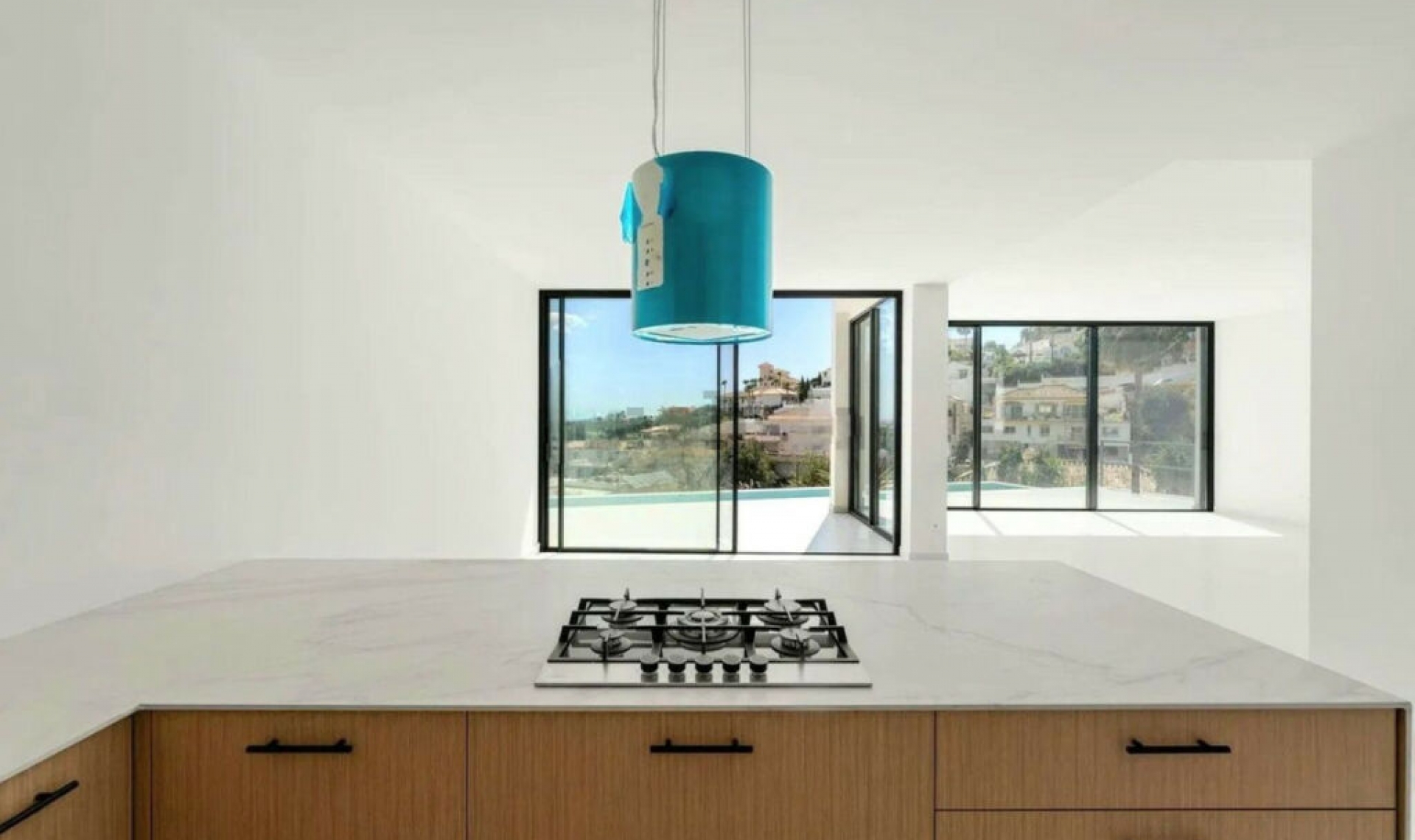 Resale - House -
Cerros del Aguila